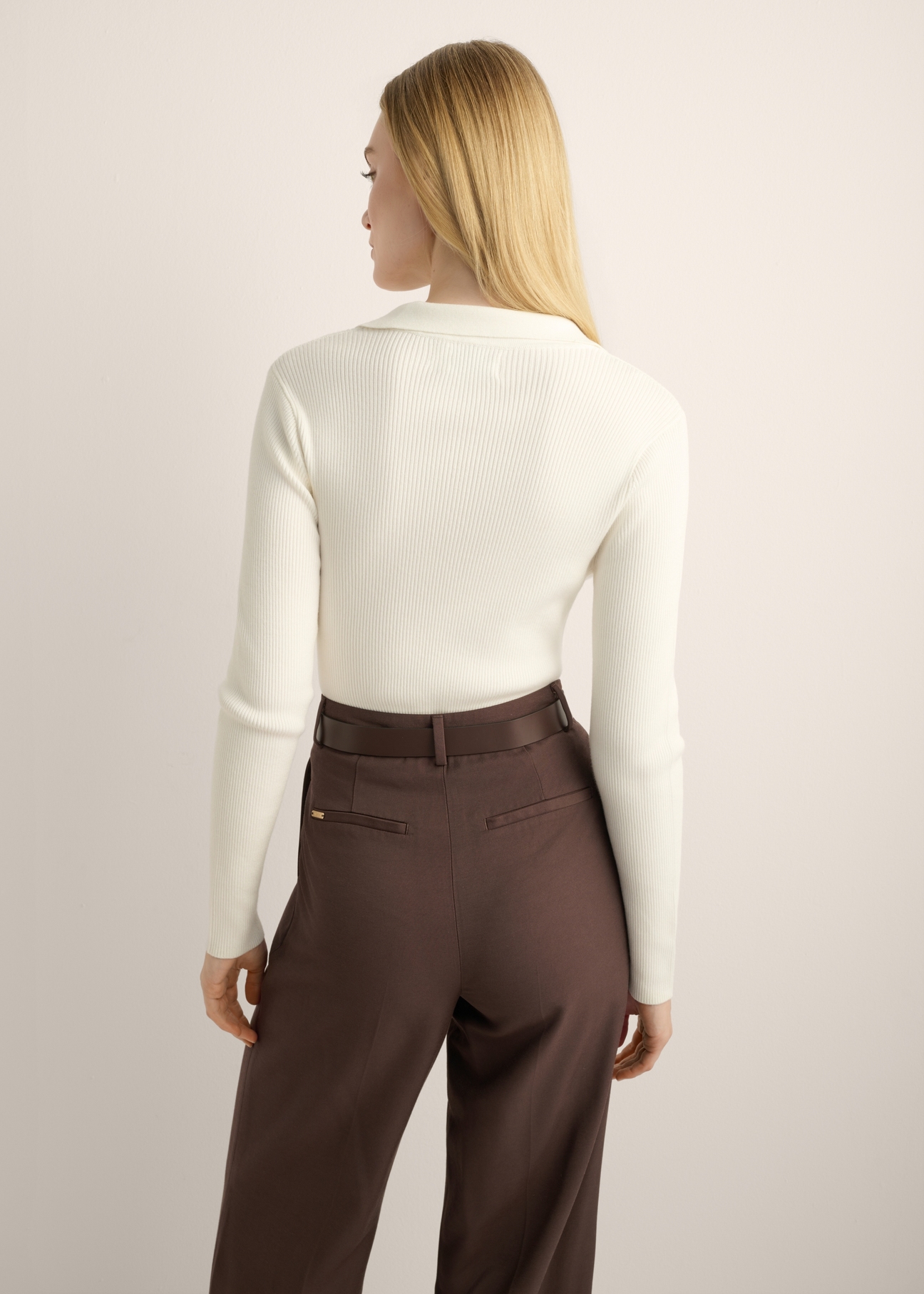 Women's ecru blouse LSLDT-0048-0B(Z26). Back view of the product on a model. Half of the figure is visible.