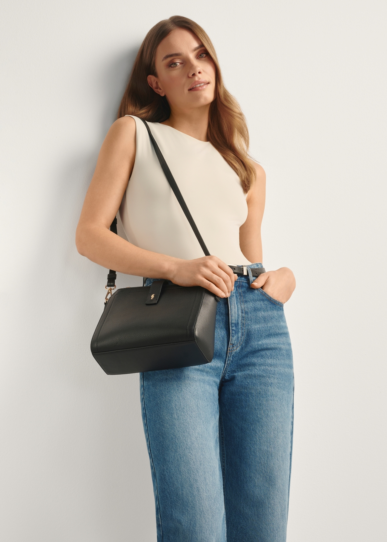 Black leather shoulder bag TORES-1275-9I(W26), front view of the product on a model, half of the silhouette visible.