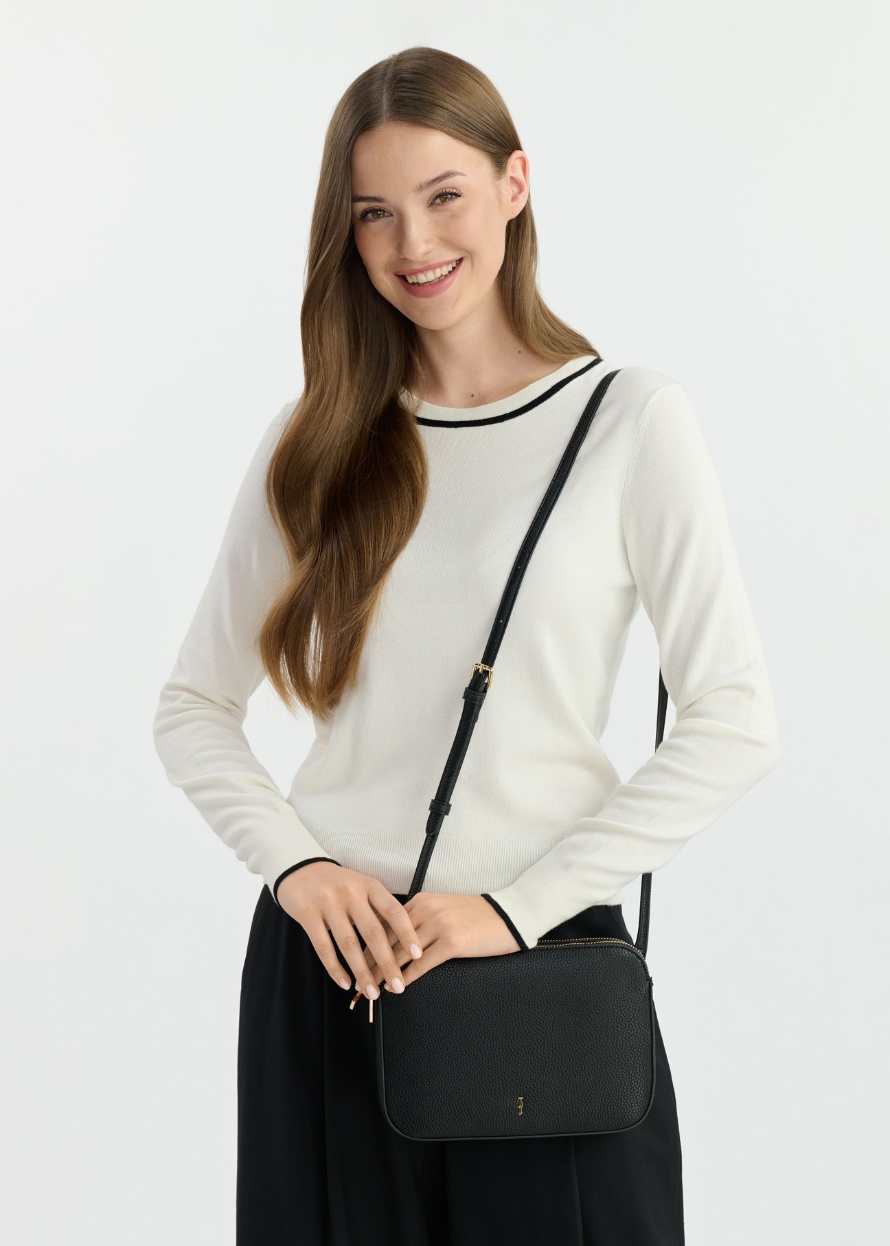 Women's handbag in black TOREC-0205F-99(Z25), product view on the model's shoulder. Half of the silhouette visible.