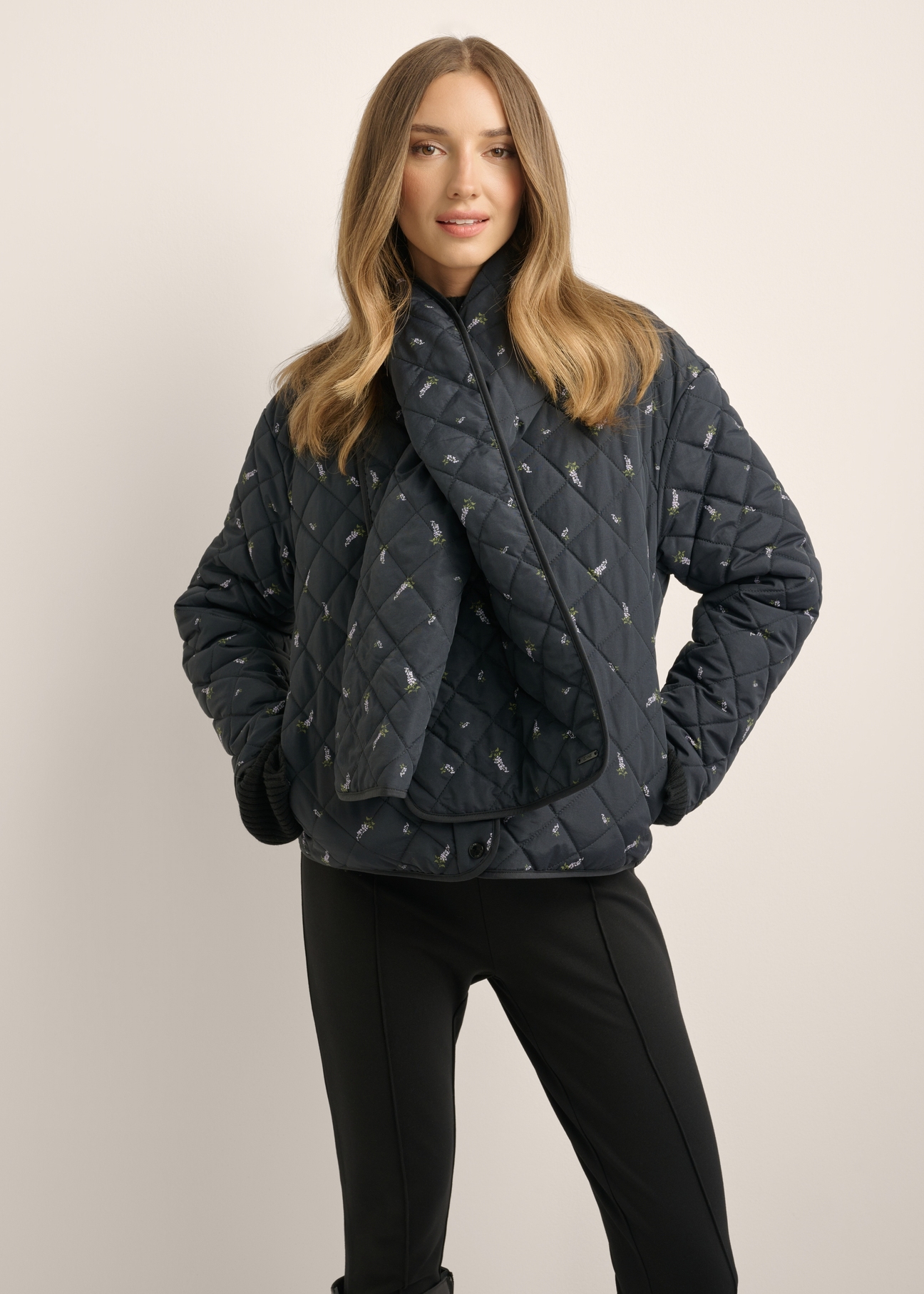 Women's reversible jacket with a lilac pattern KURDT-0710-99(Z26), product view from the front on a model. Half of the silhouette visible.
