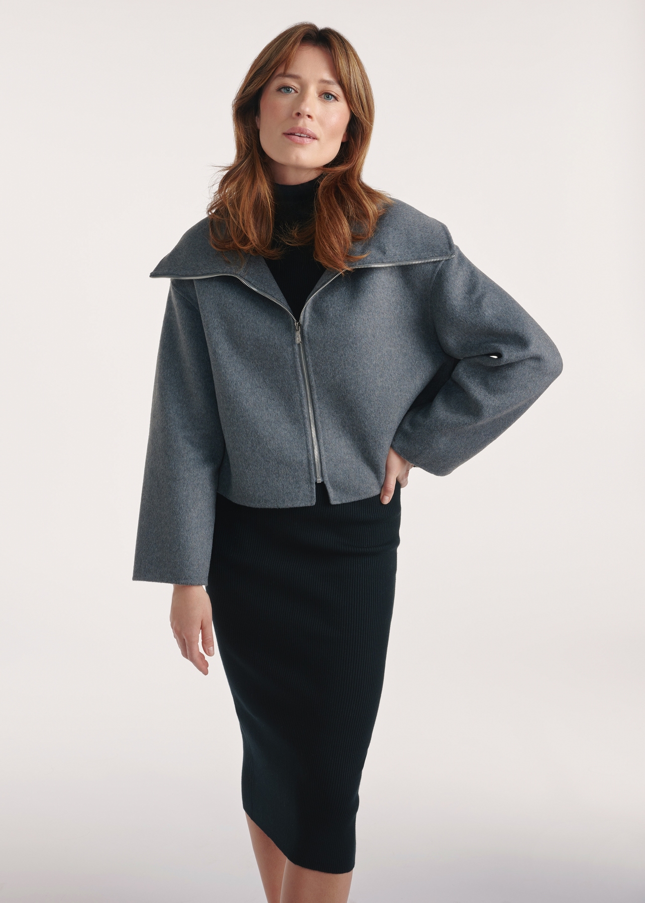 Short women's coat in gray PLADT-0066-91(Z25), product view from the front, 3/4 silhouette visible.