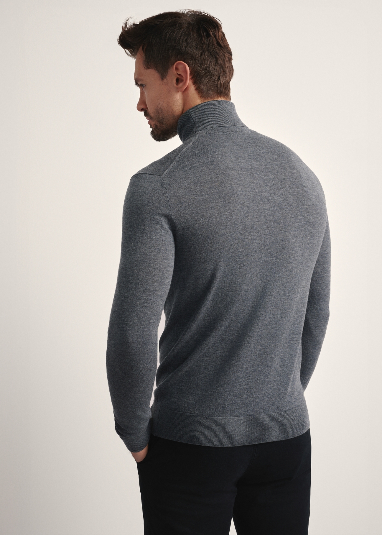Men's graphite turtleneck sweater SWEMT-0185-95(Z25), back view of the product on the model. Half of the silhouette visible.