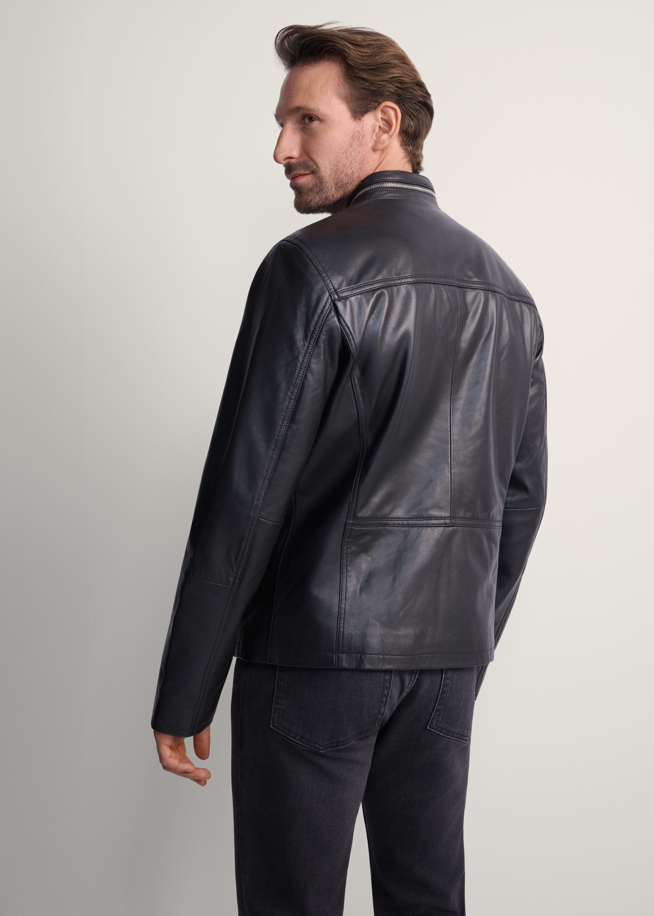 Men's leather jacket with stand-up collar KURMS-0261-5491(KS), product view from the back on the model. Half of the silhouette visible.