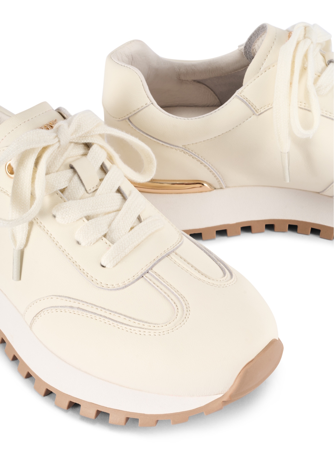 Cream-colored women's leather sneakers BUTYD-1270-0B(W26), close-up of the product detail on a white background.