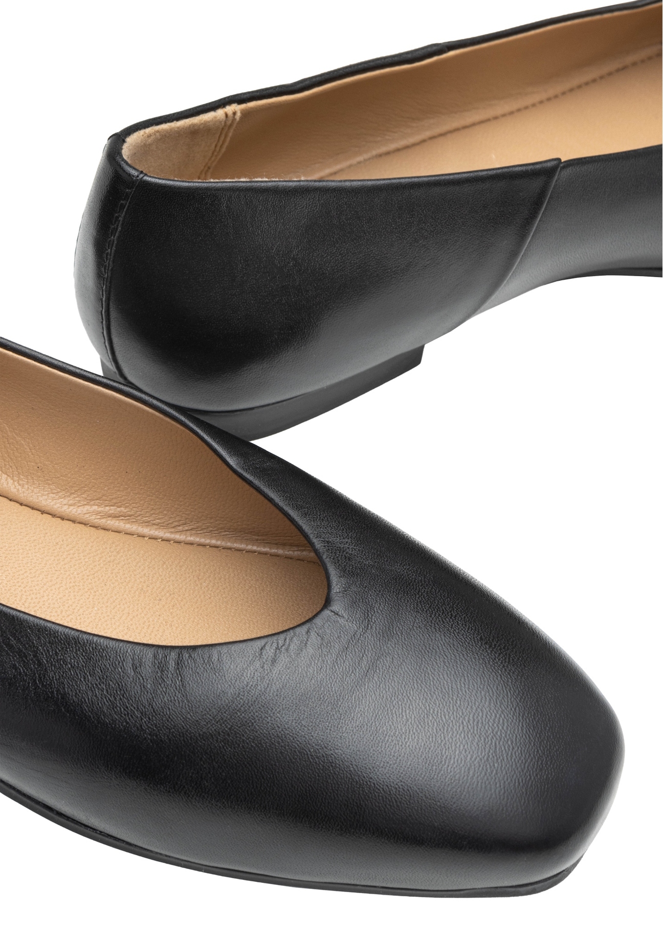 Women's black leather ballet flats BUTYD-1250-99(W26), close-up of the product on a white background.