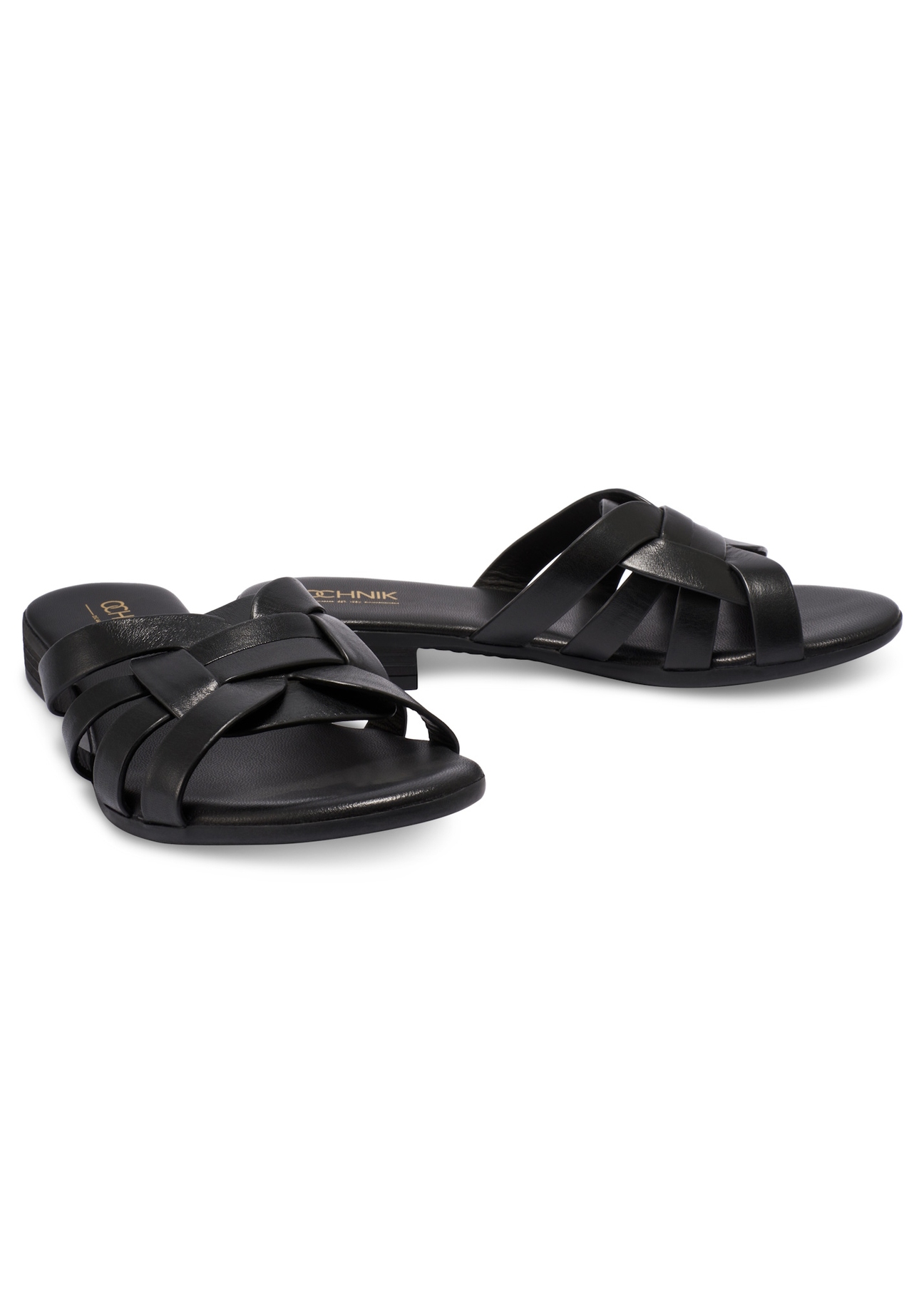Women's leather flip-flops in black BUTYD-1266-99(W26), diagonal product view on a white background.