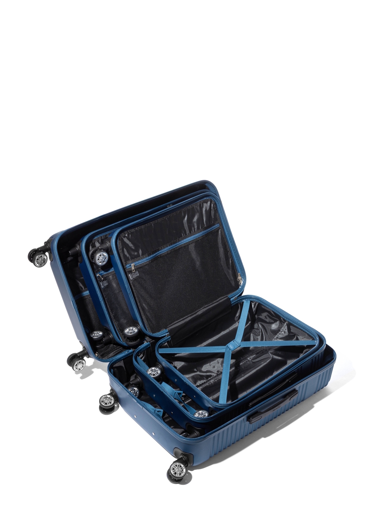 Set of wheeled suitcases (19"/24"/28") WALAB-0040-7H(W26) – top view of the product on a white background.