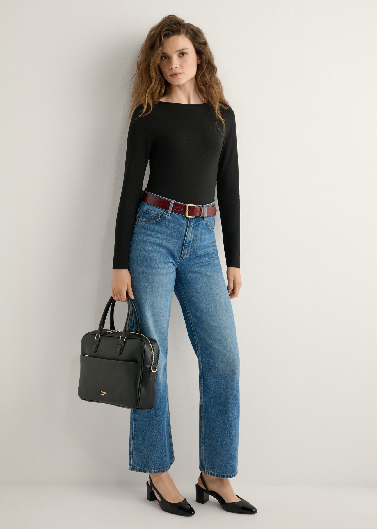 Black women's laptop bag TOREC-1209-99(W26), product view in model's hand. Full body visible.