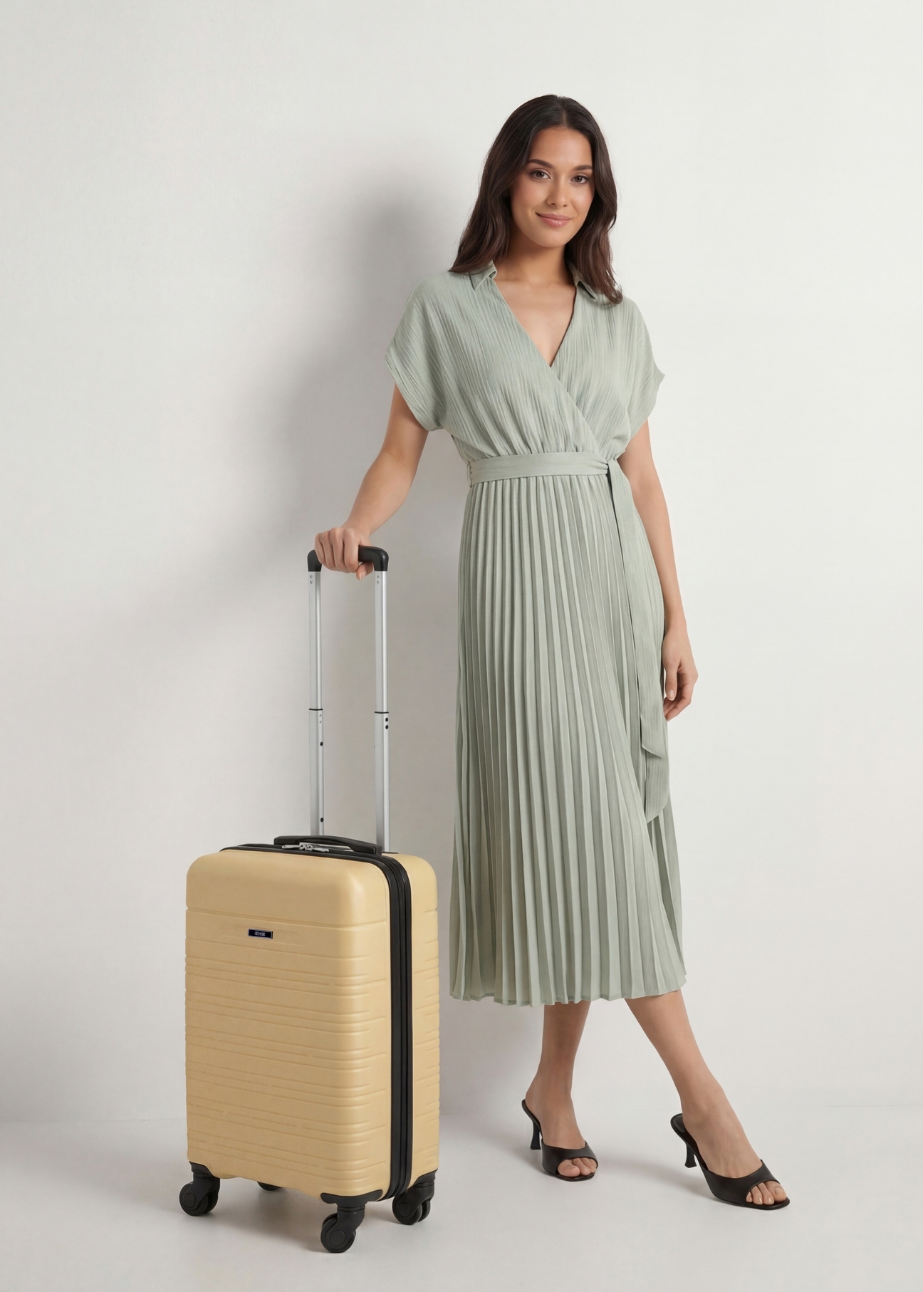 Small suitcase on wheels WALAB-0083-2B-19(W26), diagonal view of the product next to the model's silhouette.