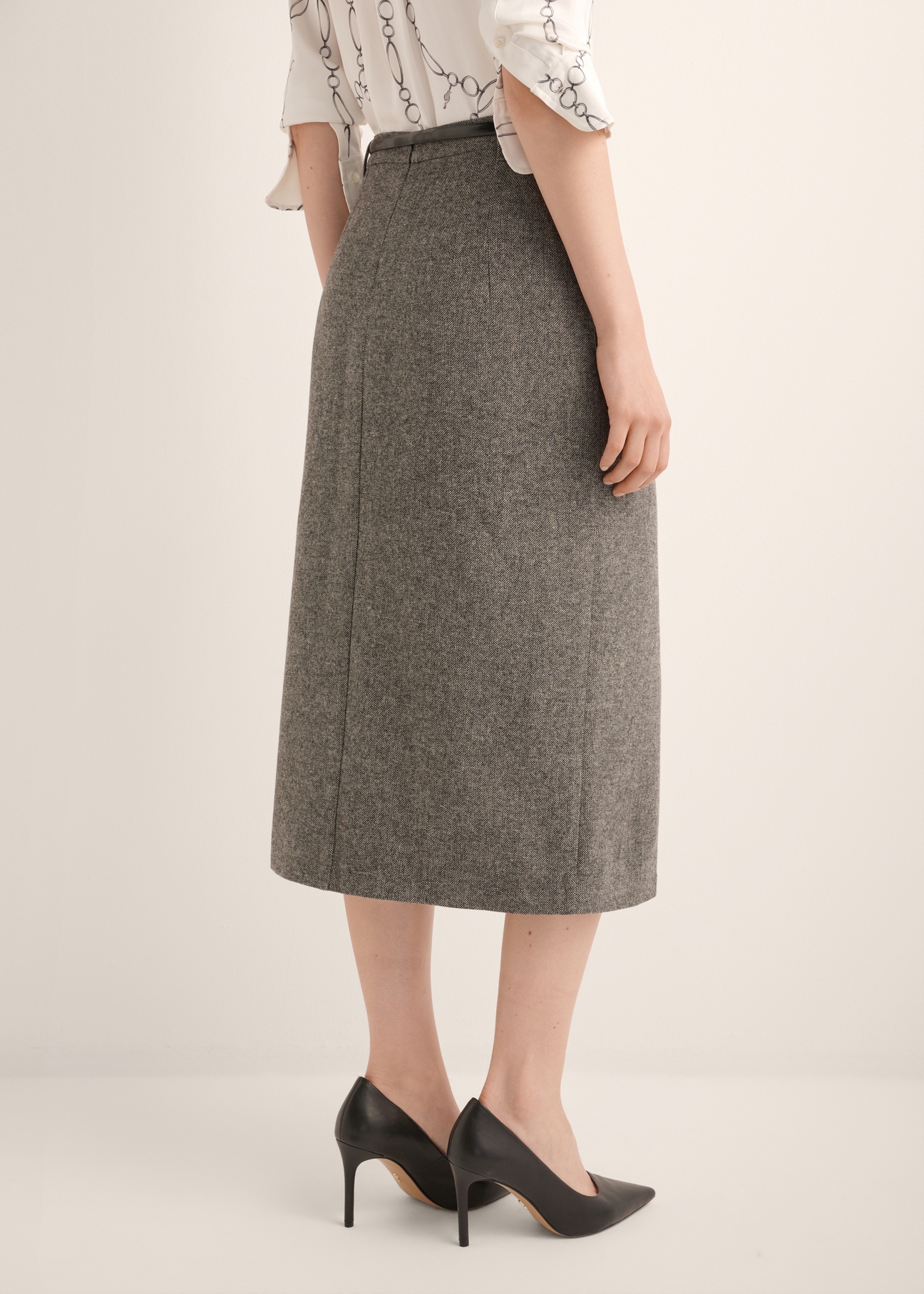 Gray wool midi skirt SPCDT-0133-9D(Z26), product view from the back on the model, half of the silhouette visible.