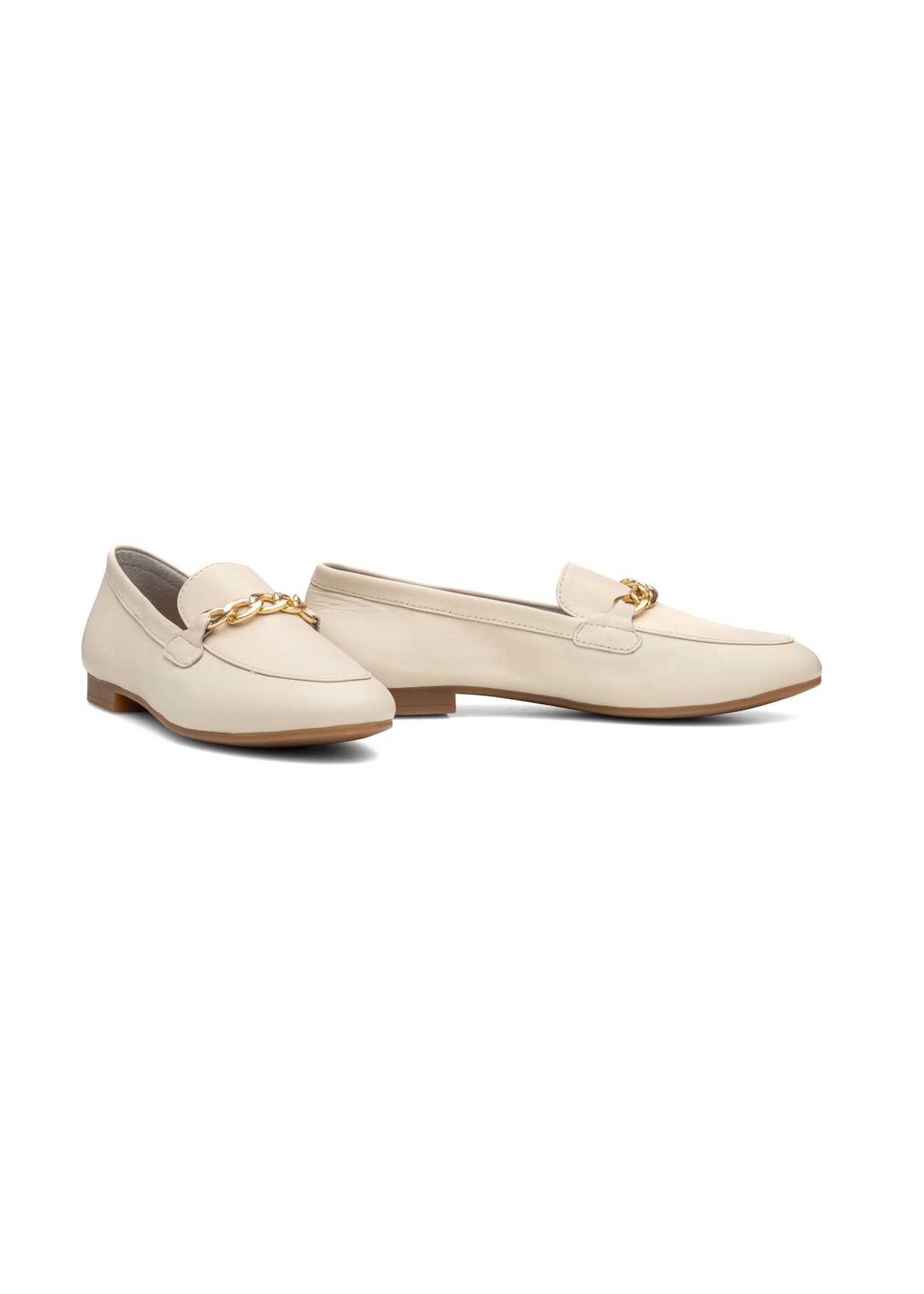 Women's cream leather moccasins with chain BUTYD-0914A-0B(W26), diagonal product view on white background.