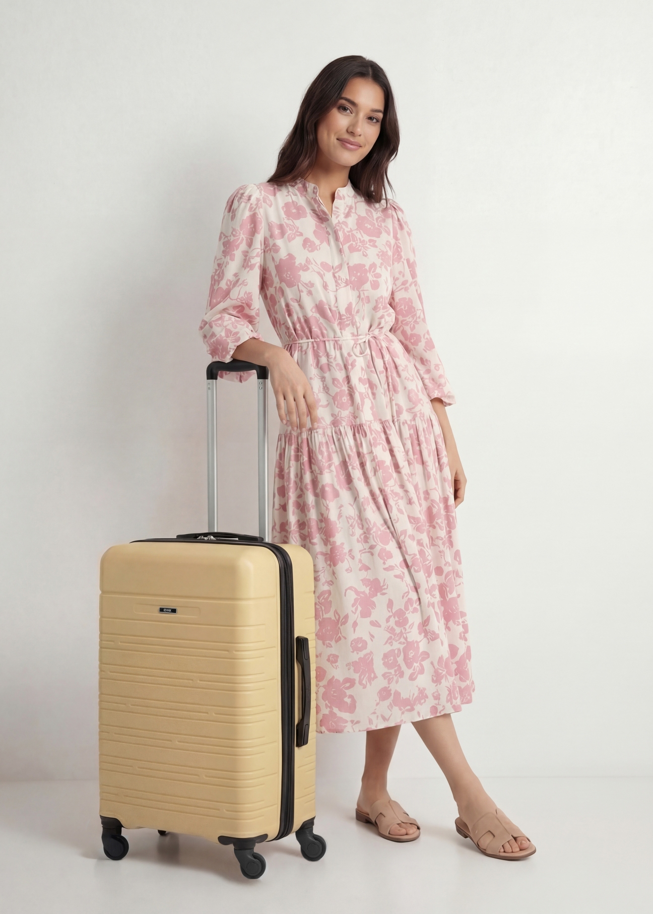 Medium suitcase on wheels WALAB-0083-2B-24(W26), diagonal view of the product next to the model's silhouette.