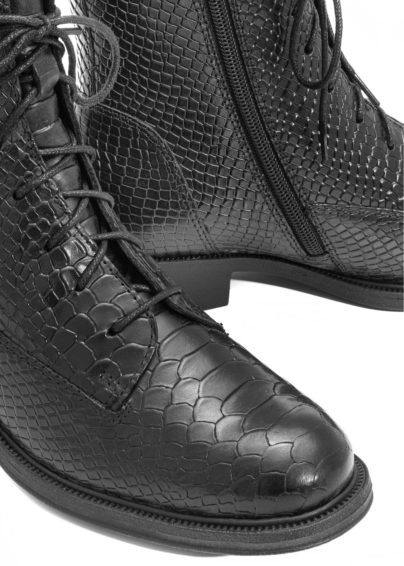 Women's leather ankle boots BUTYD-1200-99(Z25), close-up of the product detail on a white background.