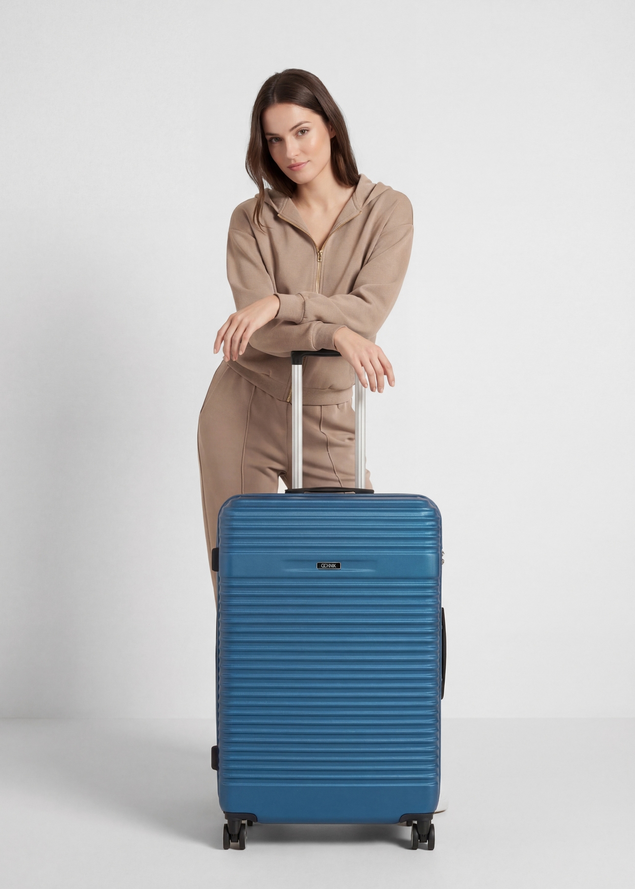 Large suitcase on wheels WALAB-0040-7H-28(W26), product view from the front next to the model, the entire silhouette is visible.