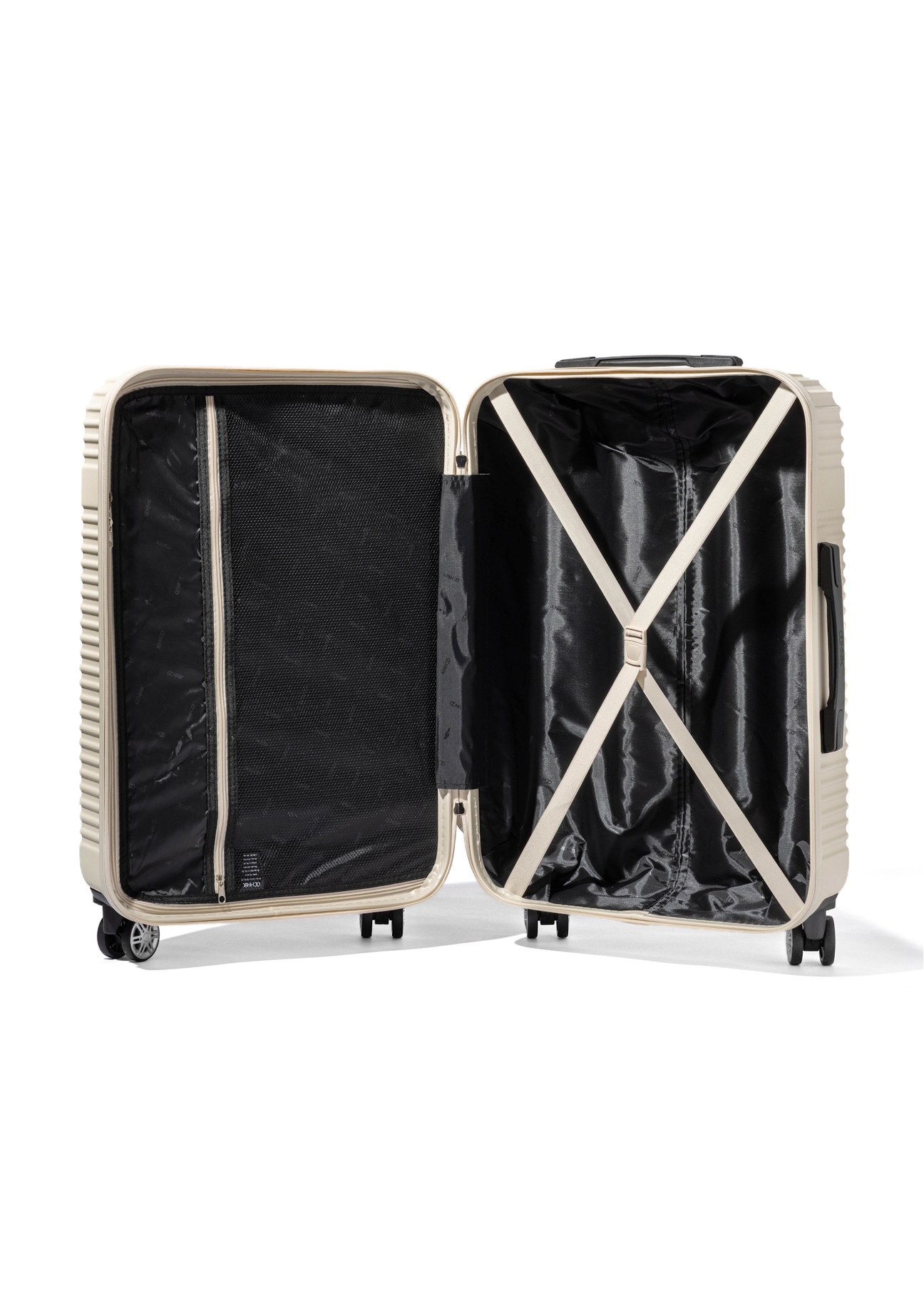 Medium suitcase on wheels WALAB-0040-0C-24(W26)