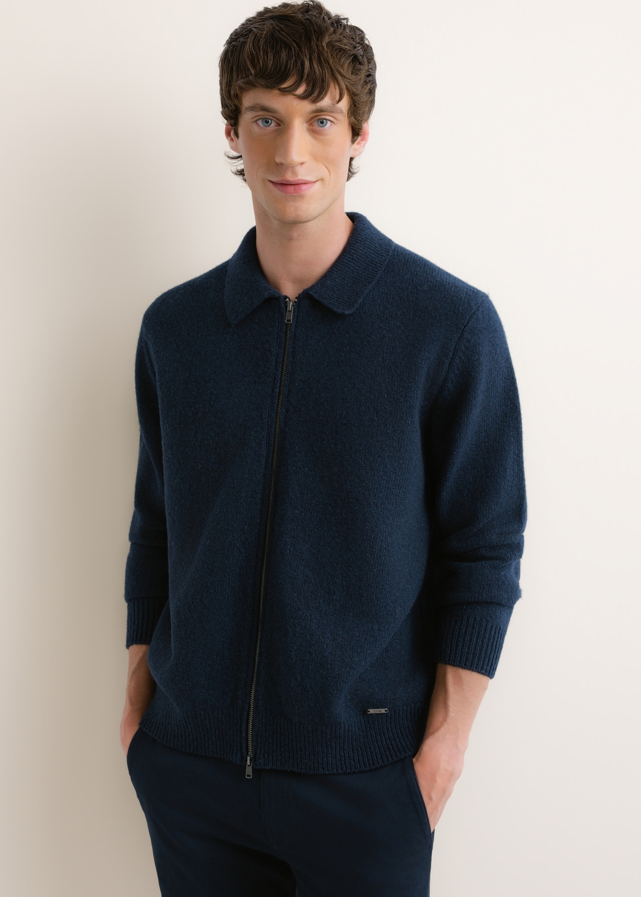 Men's dark navy wool-blend sweater KARMT-0007-7E(Z26); front view of the product on a model, showing half of the figure.