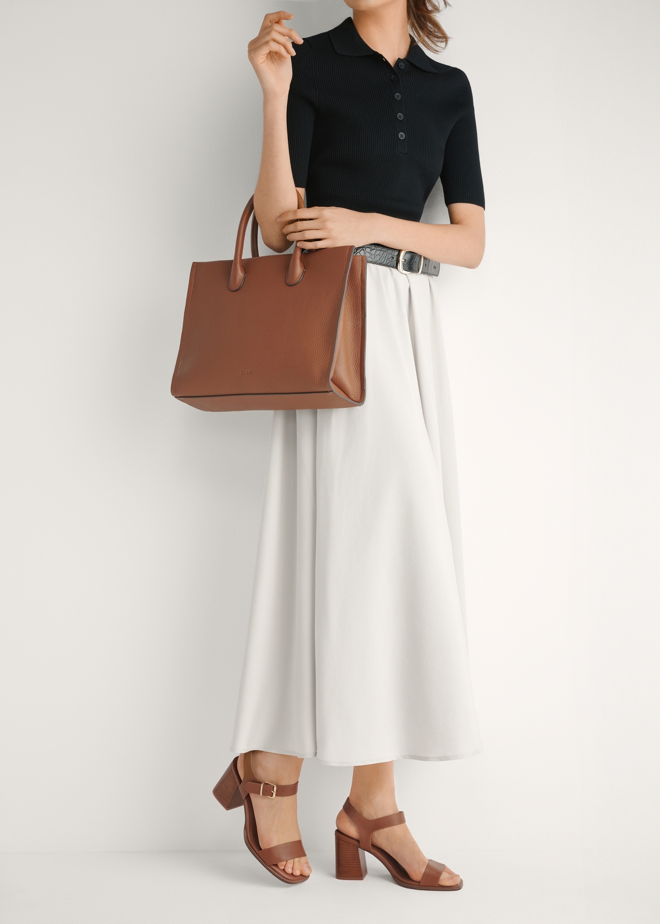 Women's brown leather sandals BUTYD-1178-1D(W26), side view of the product on the model's feet.