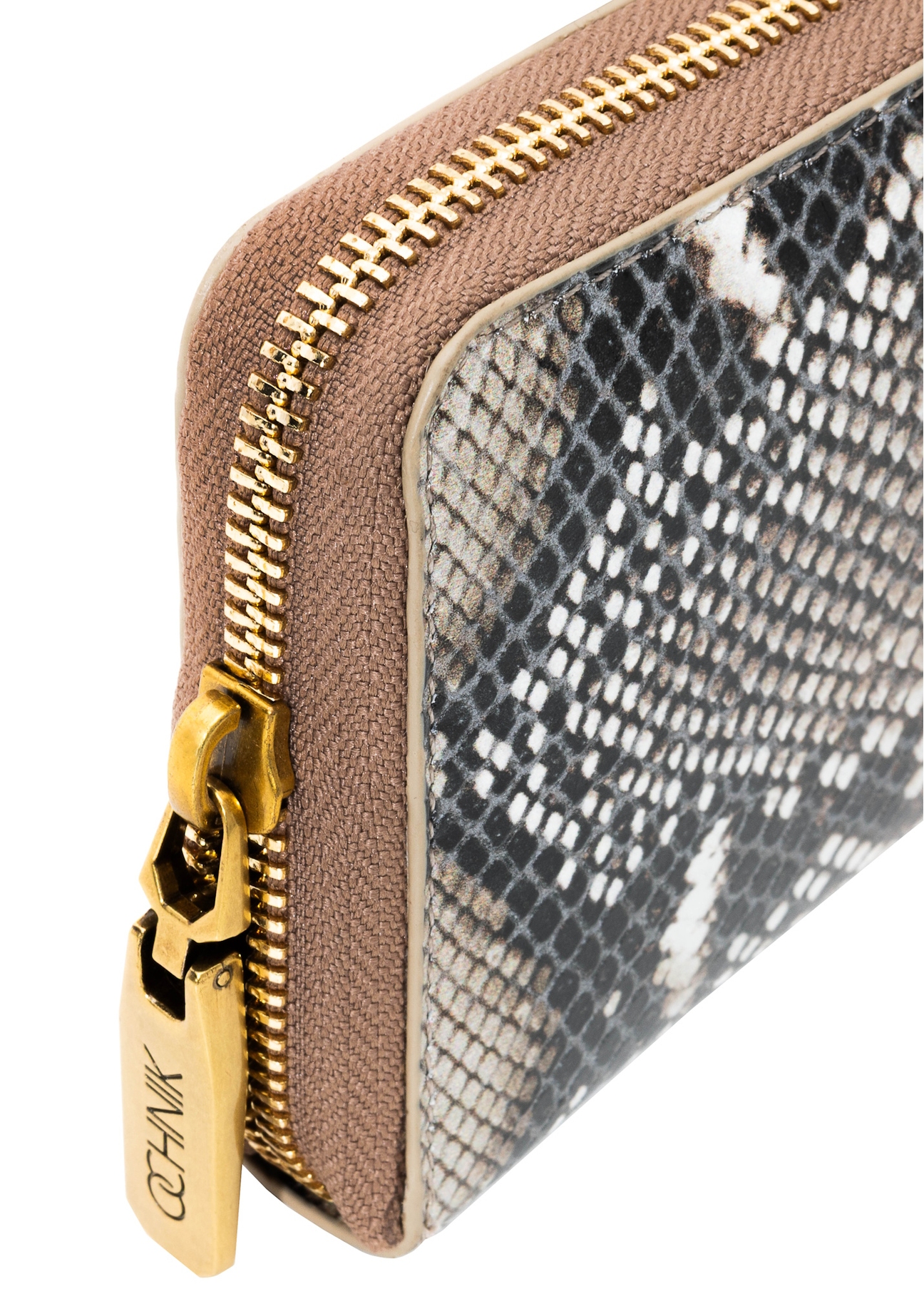Large women's leather wallet PORES-0969-86(Z25), close-up of the product detail on a white background.