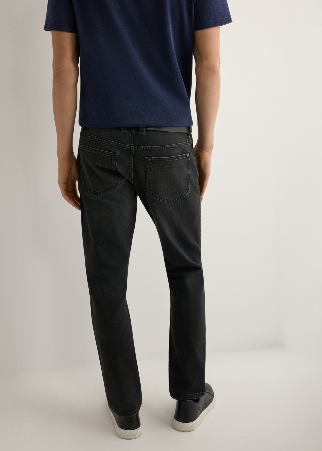 Men's black jeans JEAMT-0022-99(Z25), product view from the back on the model, half of the silhouette visible.
