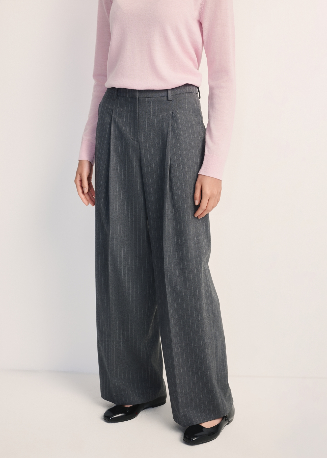 Gray women's trousers SPODT-0115-95(Z25), front view of the product on the model. Half of the silhouette visible.