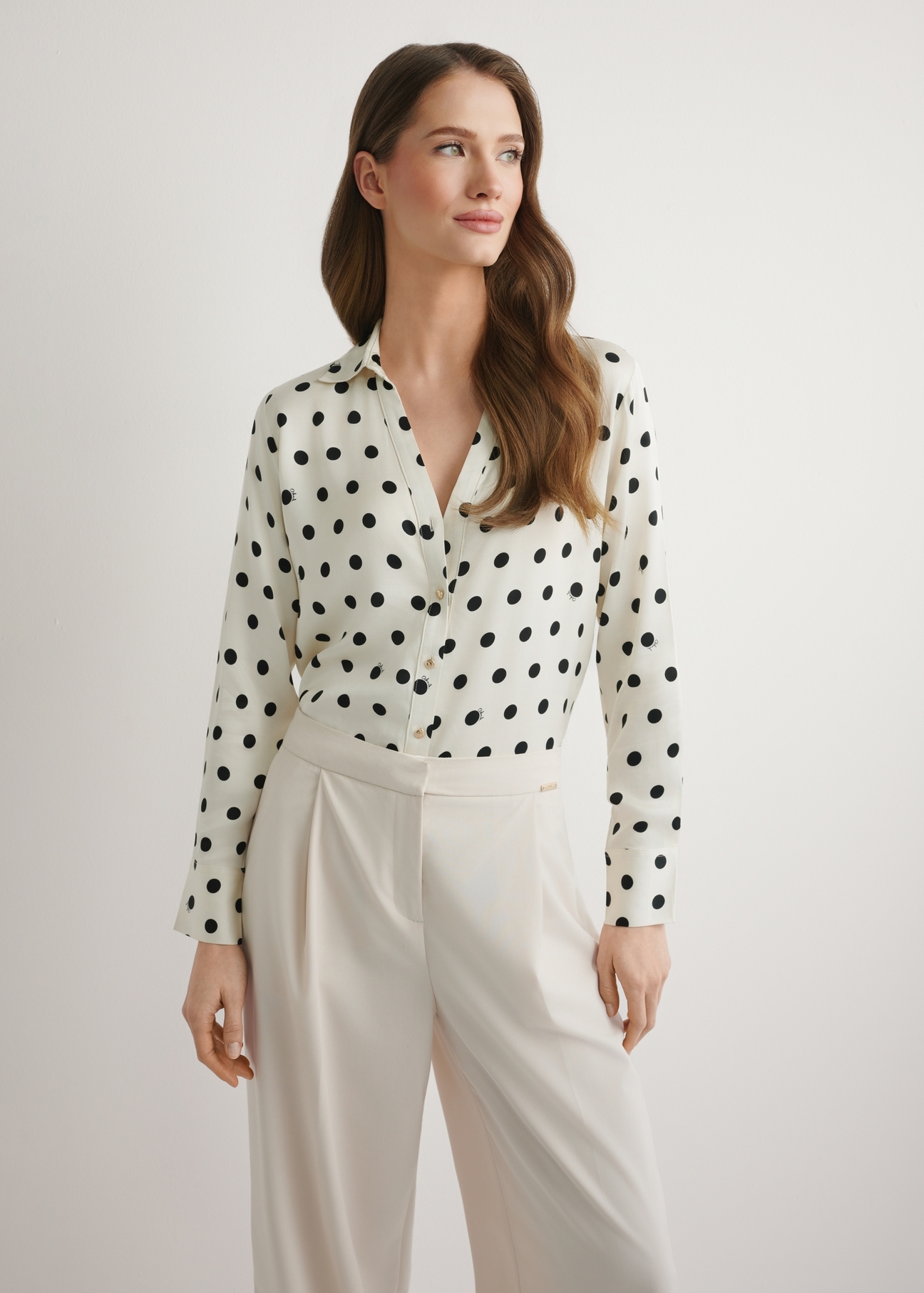 Women's cream polka dot shirt KOSDT-0155-0P(W26), front view of the product on the model. Half of the silhouette visible.