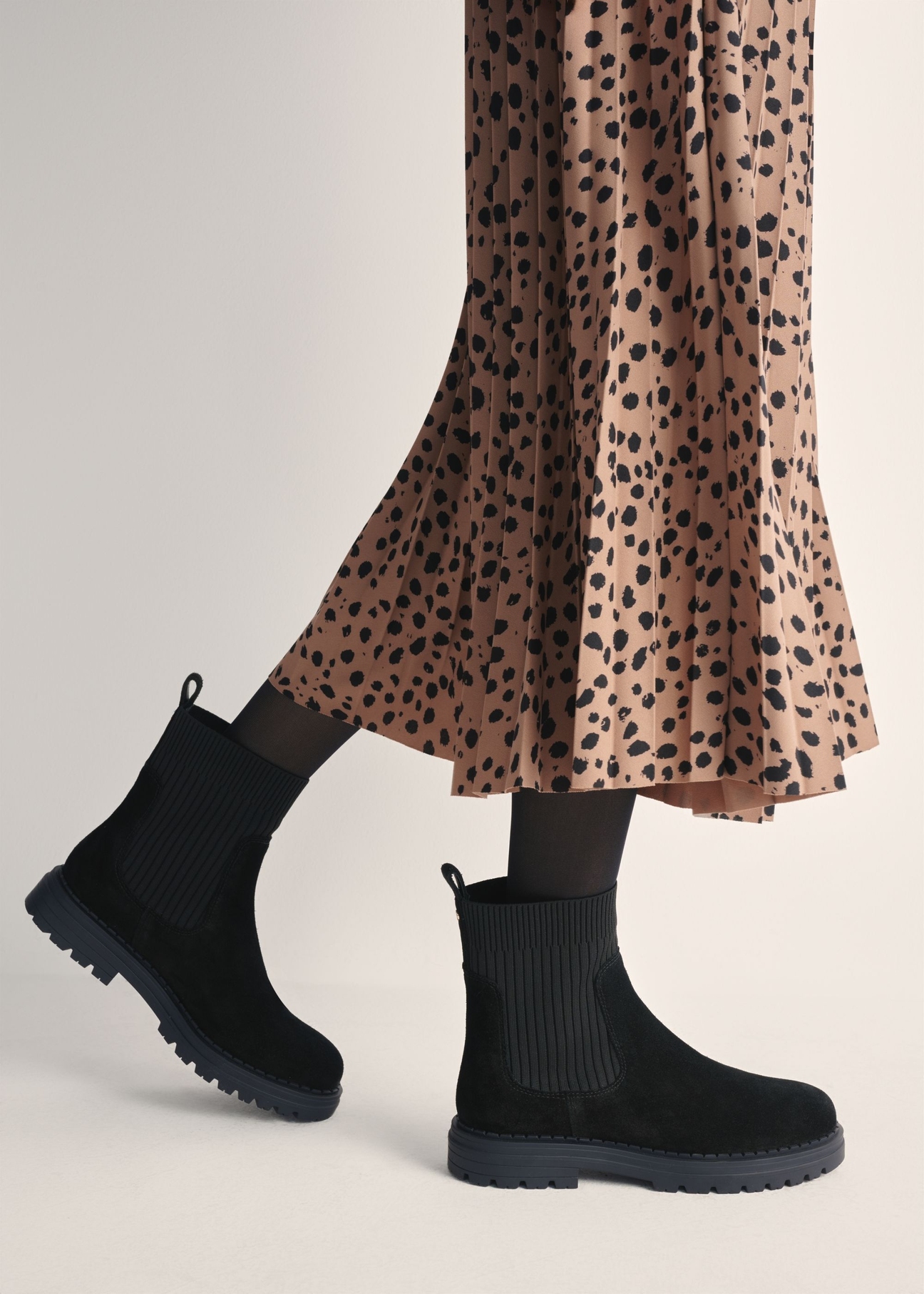 Women's black suede Chelsea boots BUTYD-1194-9E(Z26) - side view of the product on a model against a white background. Half of the silhouette visible.