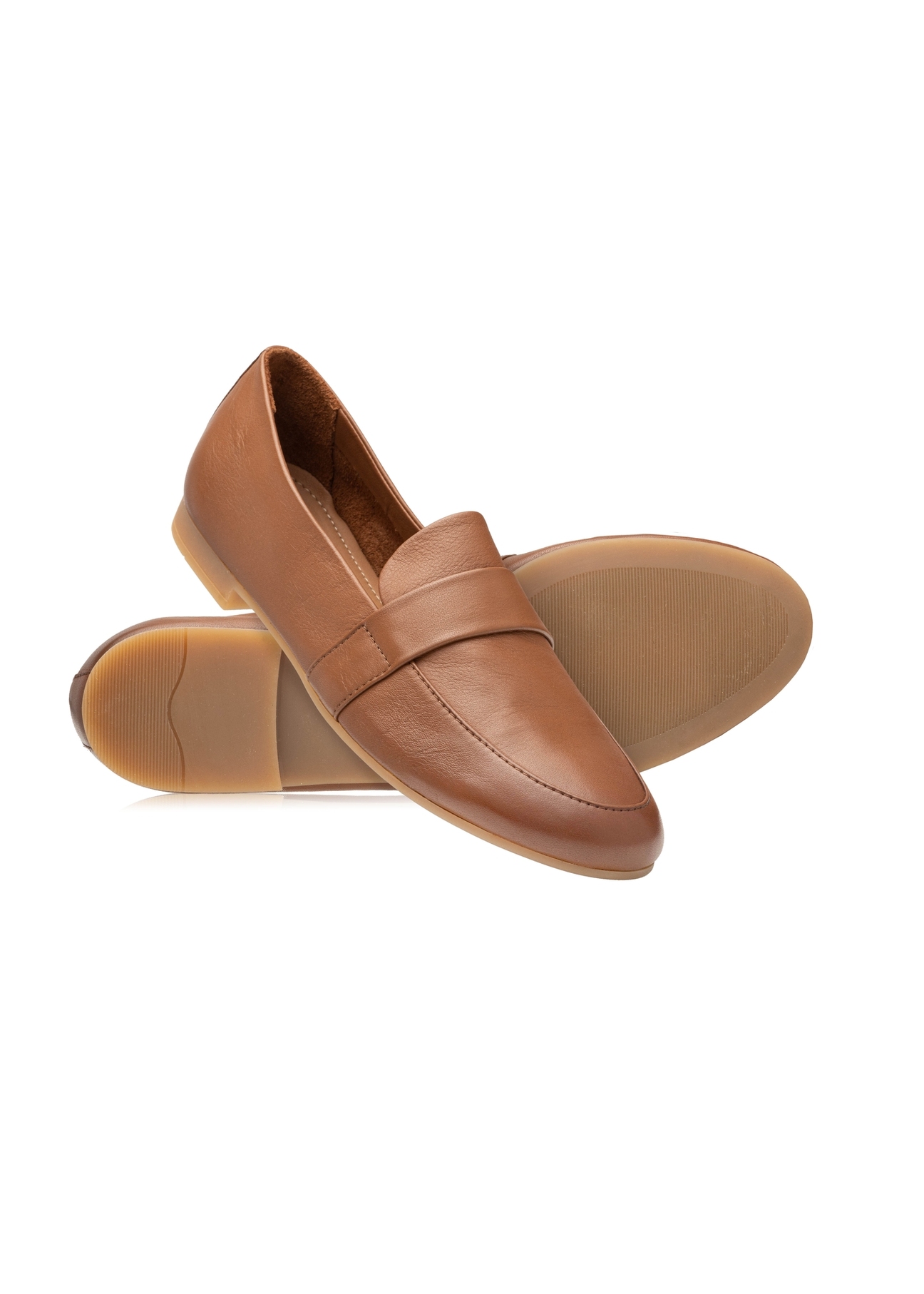 Women's leather moccasins in cognac color BUTYD-1074A-1F(W26), diagonal product view on a white background.