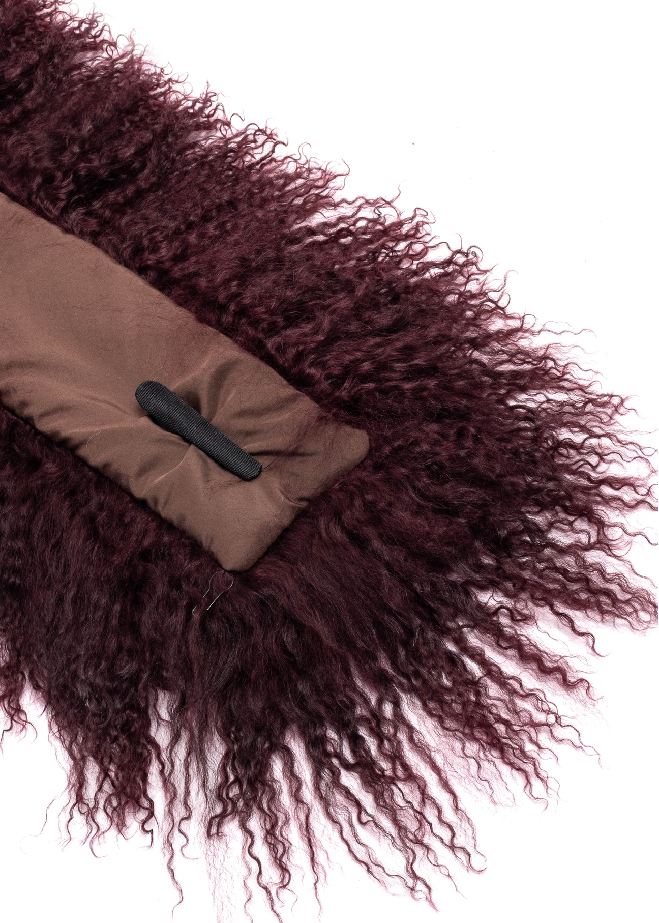 Burgundy scarf made of natural fur SZADF-0034-4D(Z26), close-up of the product detail on a white background.
