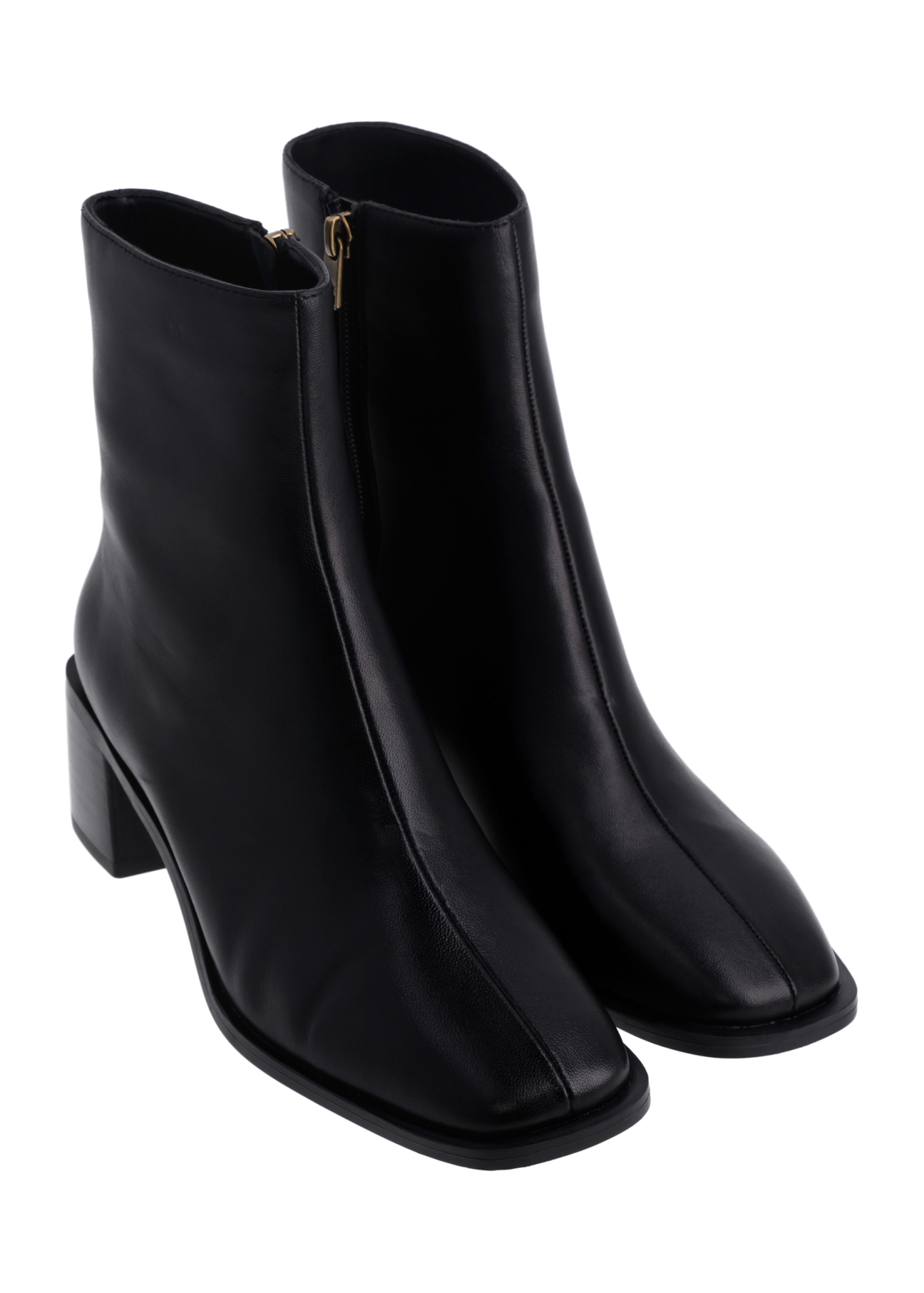 Women's leather ankle boots in black BUTYD-1300-99(Z26), diagonal product view on a white background.