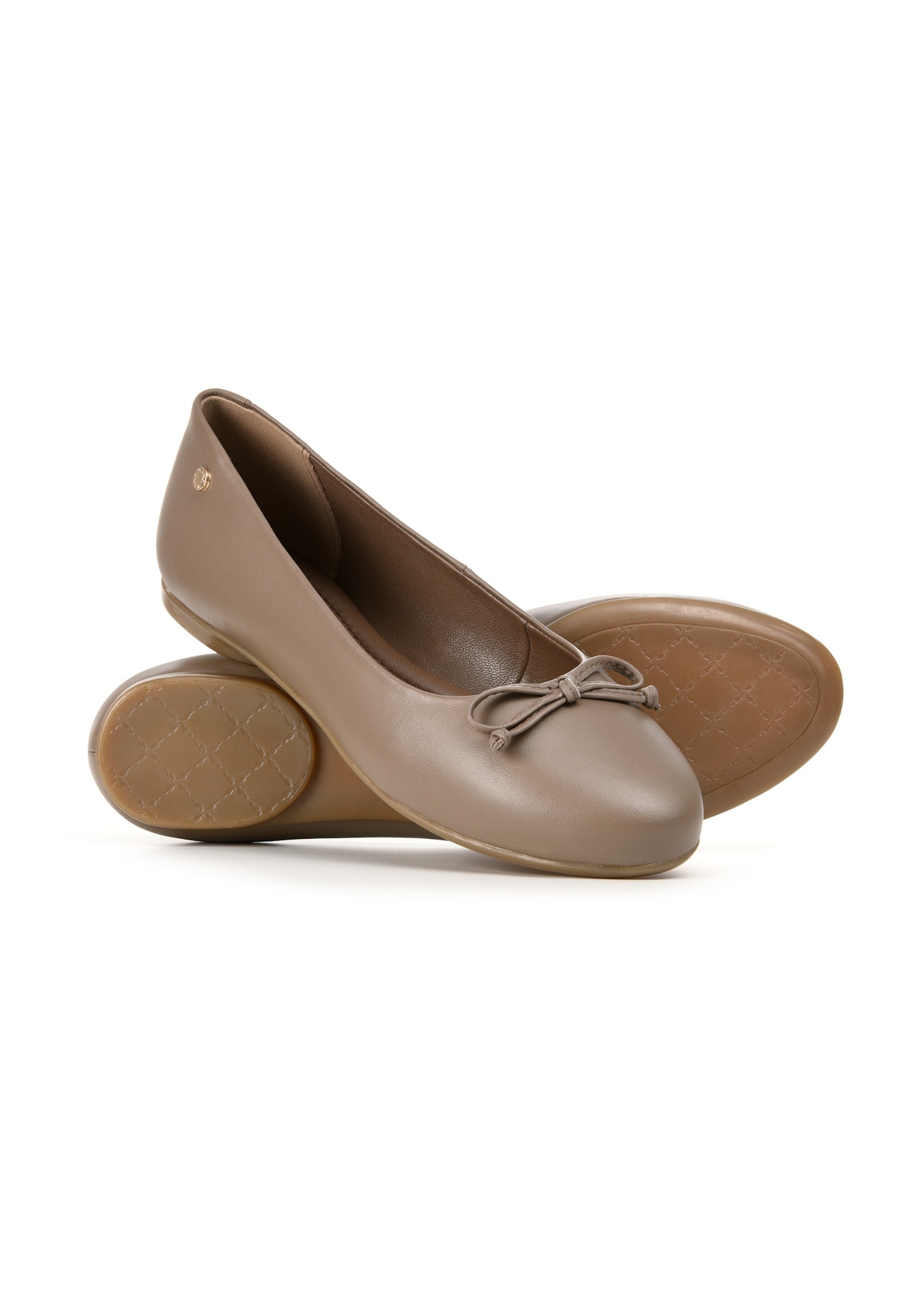 Women's leather ballet flats in cool beige color BUTYD-1248-1K(W26), diagonal product view on a white background.