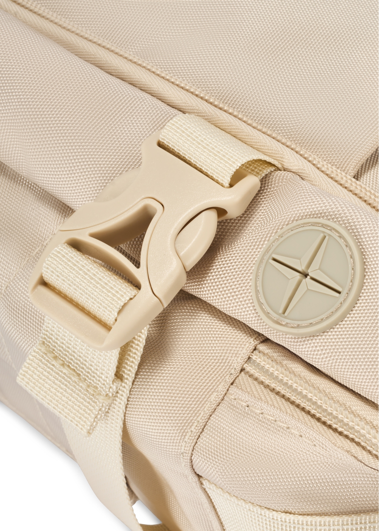 Beige airplane backpack PLCMN-0017-16(Z25), close-up of the product buckle, view on a white background.