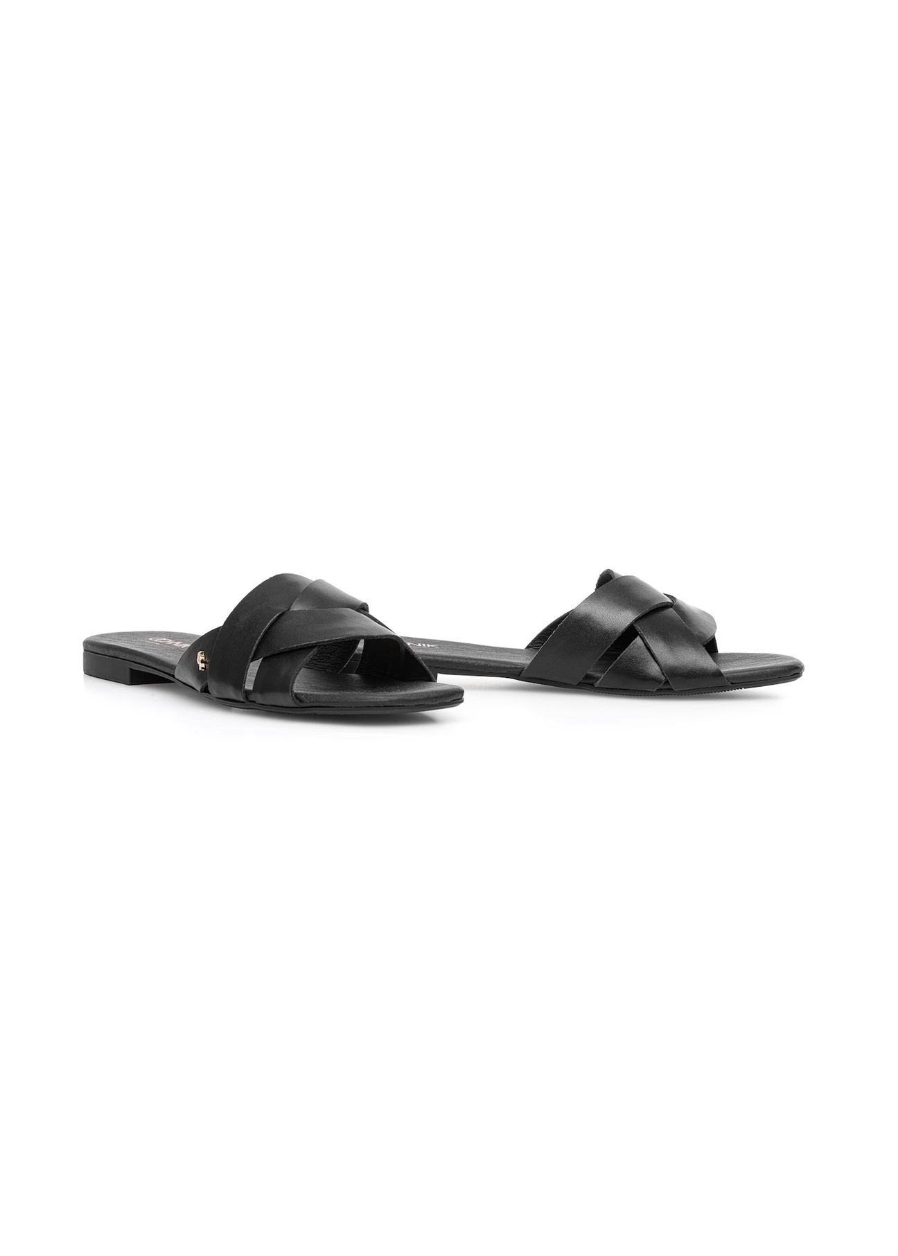 Women's leather flip-flops in black BUTYD-1159-99(W25), diagonal product view on a white background.