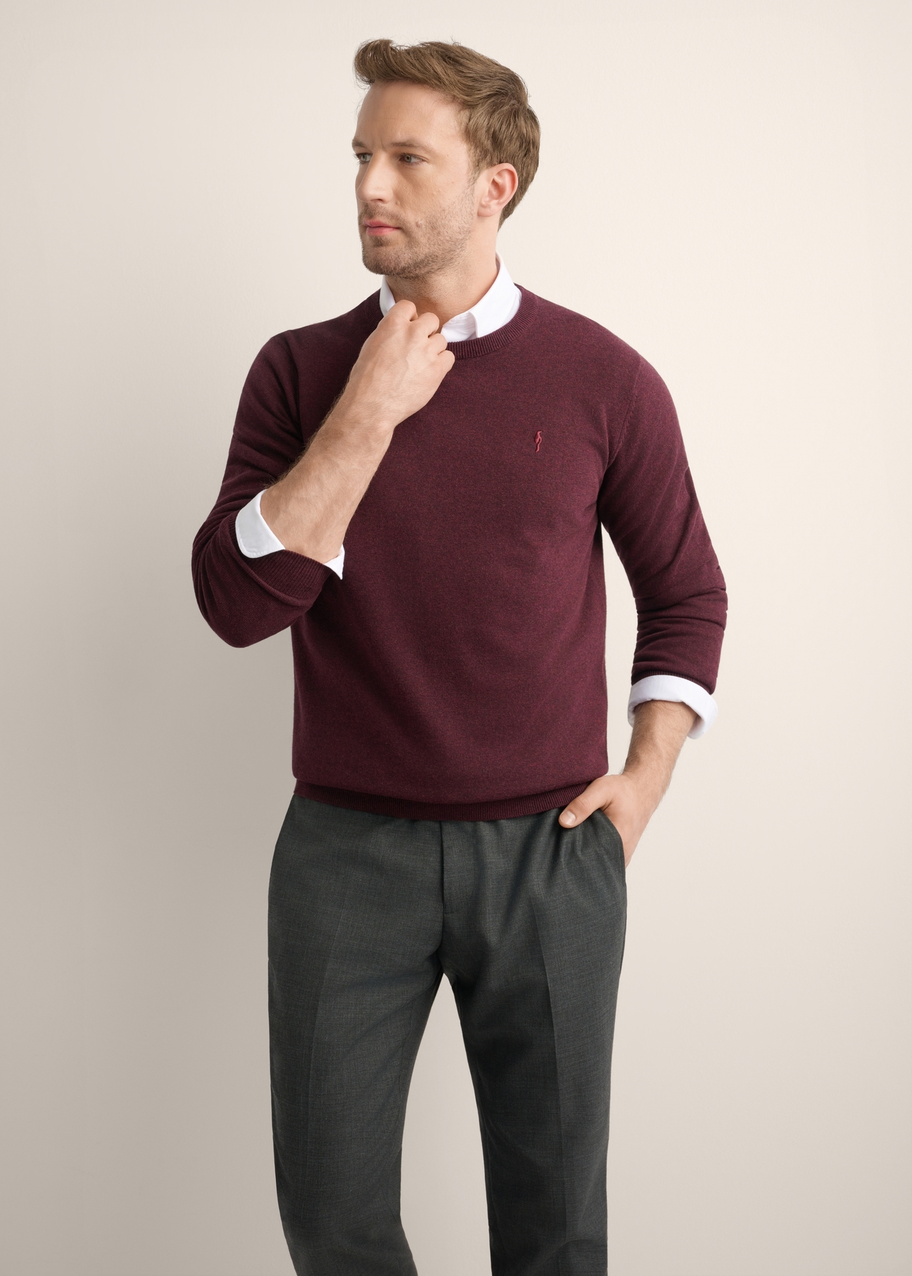Men's burgundy cotton sweater SWEMT-0114A-4D(Z26), front product view on model. Half silhouette visible.