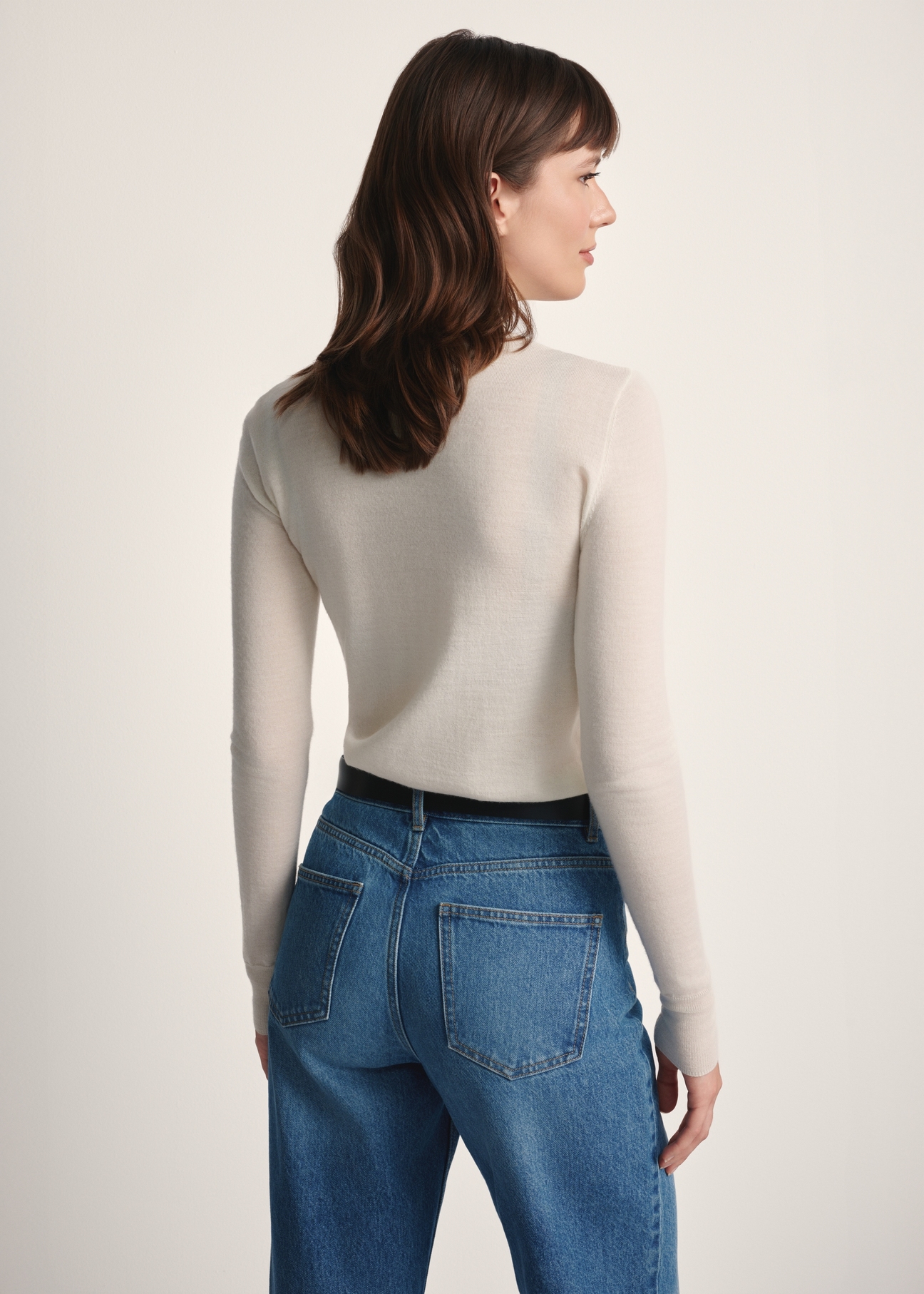 Women's cream wool turtleneck sweater SWEDT-0255-12(Z25), back view of the product on the model. Half of the silhouette visible.