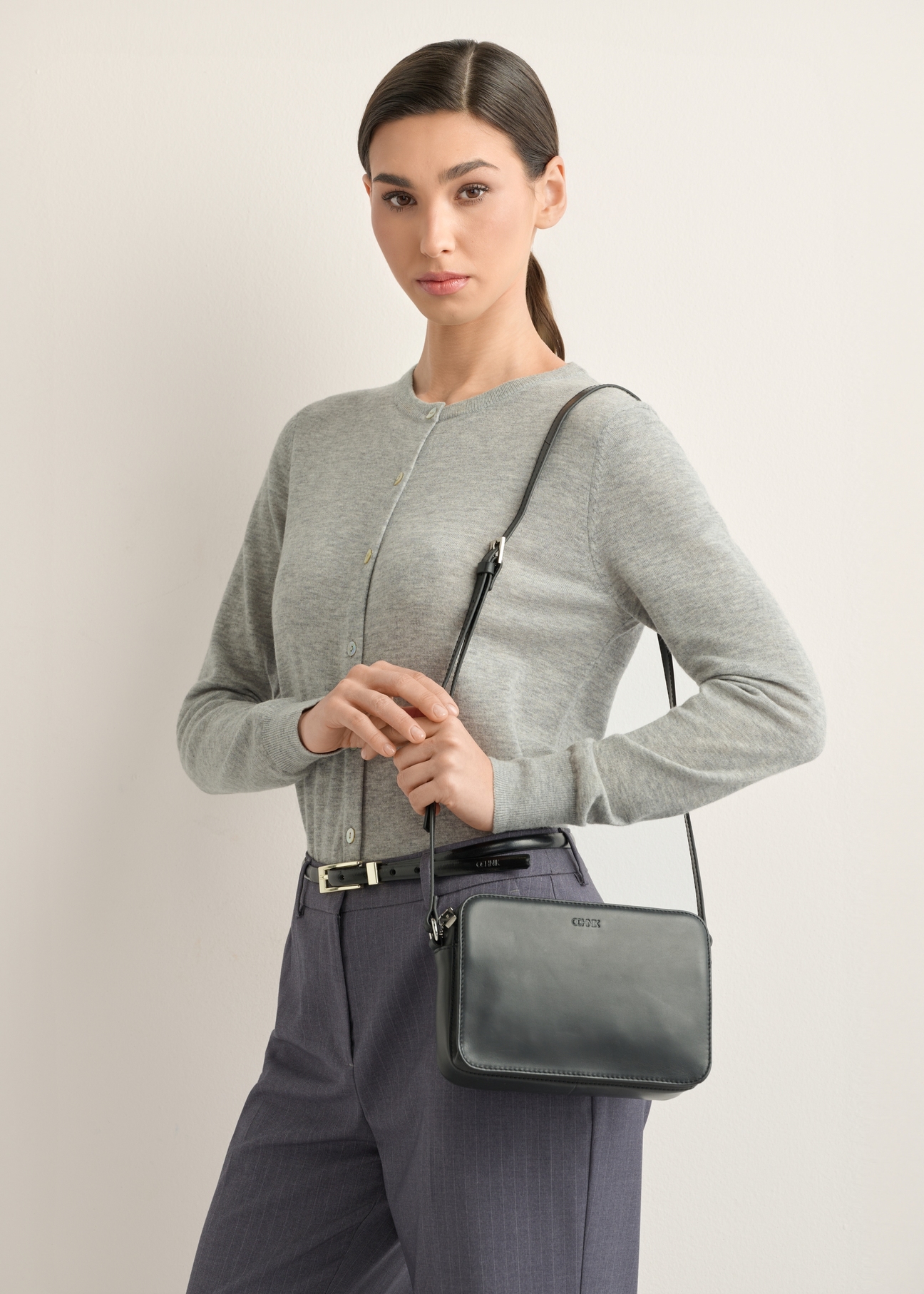 Women's leather shoulder bag TORES-1430-99(Z26), product view on model's shoulder. Half silhouette visible.