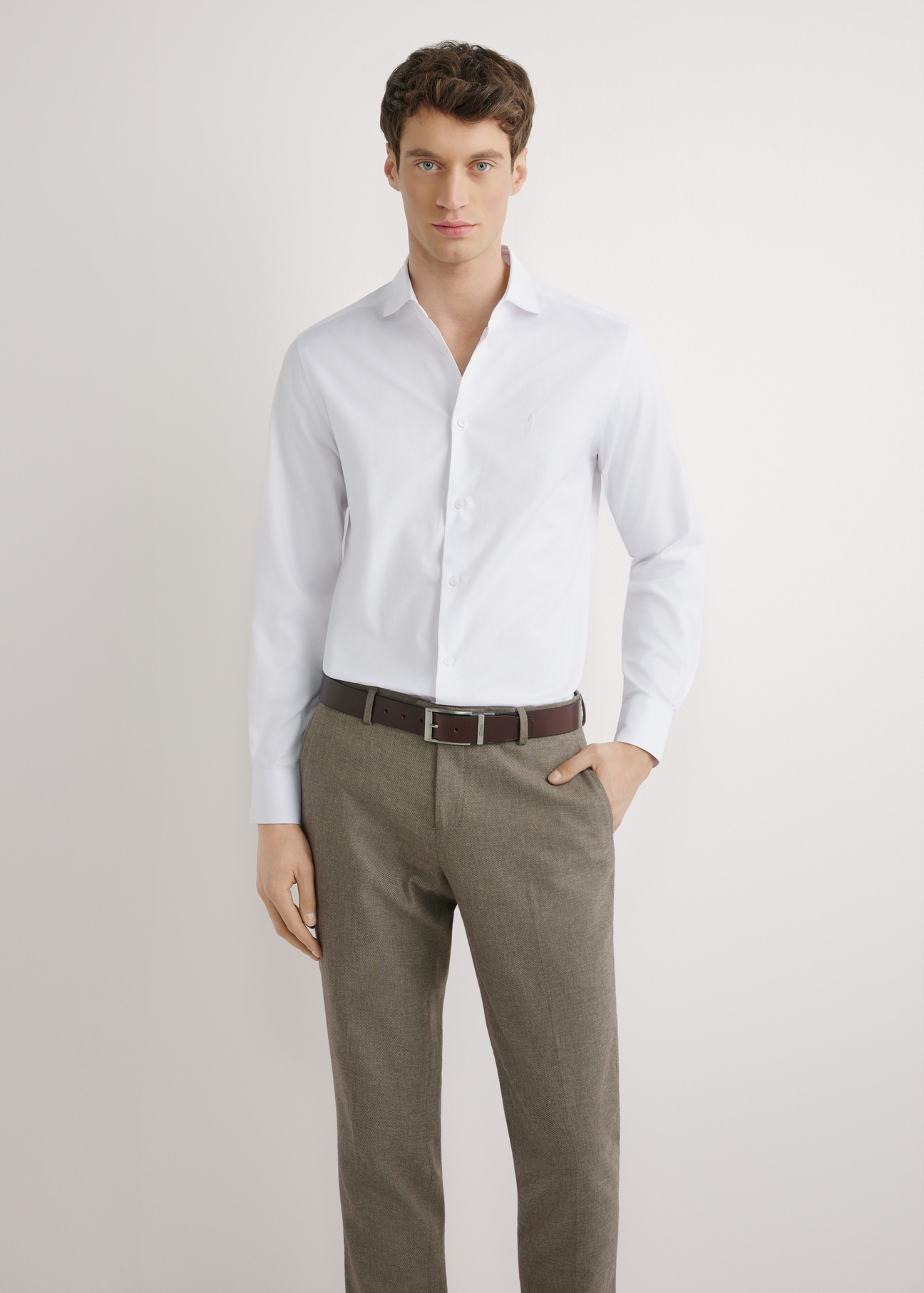 Men's white cotton shirt KOSMT-0358-0A(W26) - front view of the product, on a model, against a light background. Half-length silhouette visible.