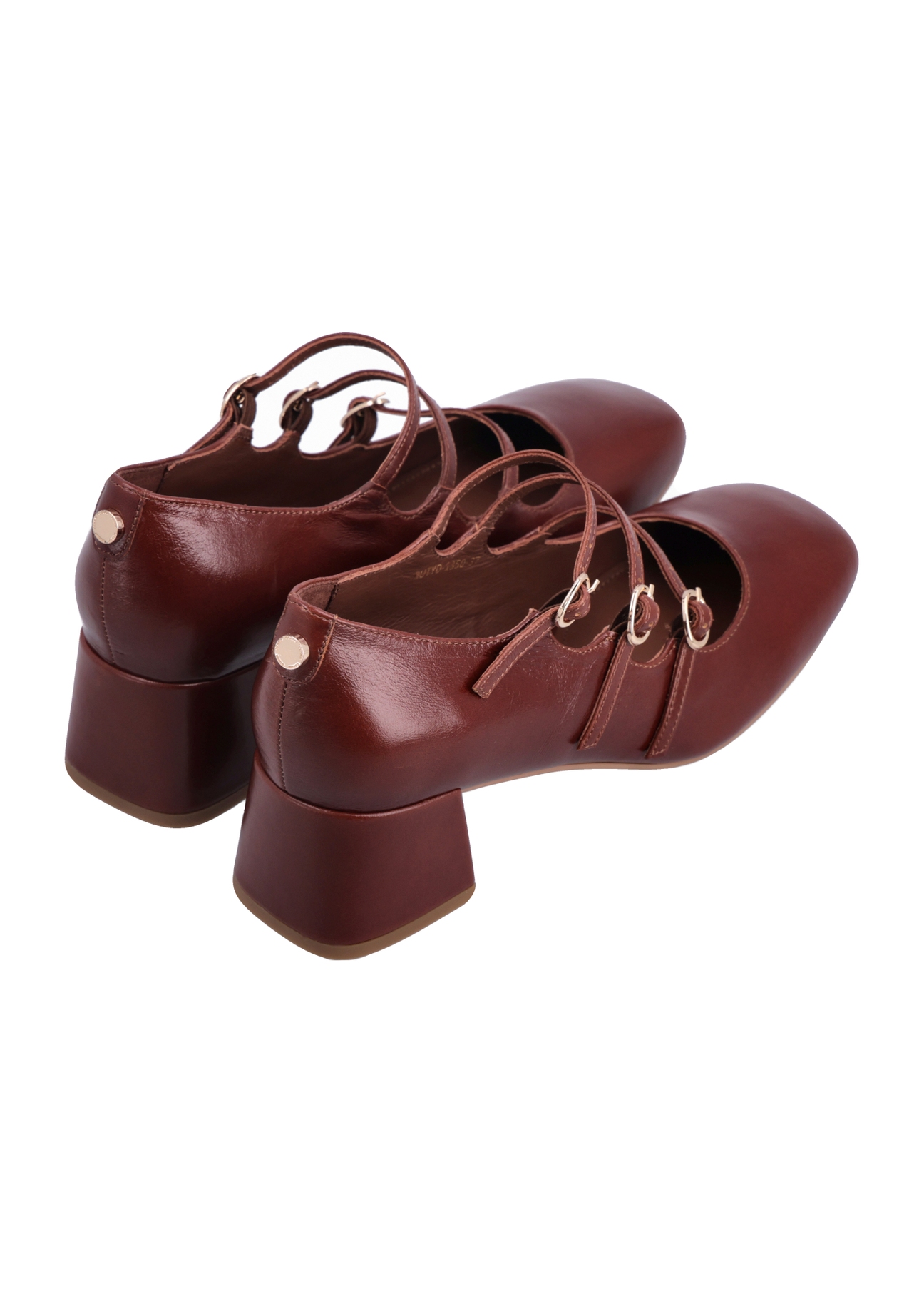 Women's leather pumps in cognac color BUTYD-1350-1F(Z26), product view from the back on a white background.