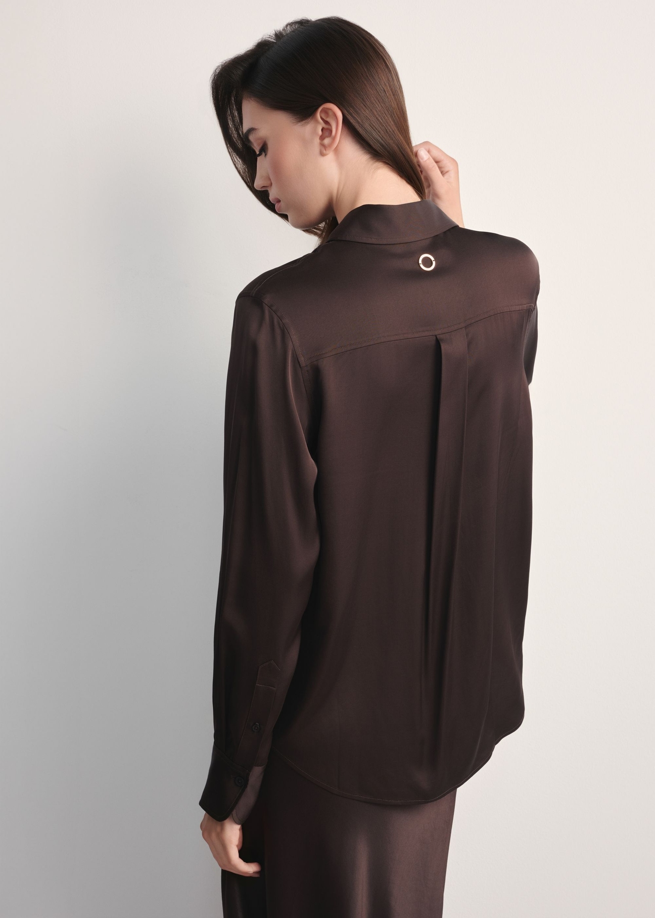 Chocolate women's shirt KOSDT-0172-1I(Z26), back view of the product on the model. Half of the silhouette visible.
