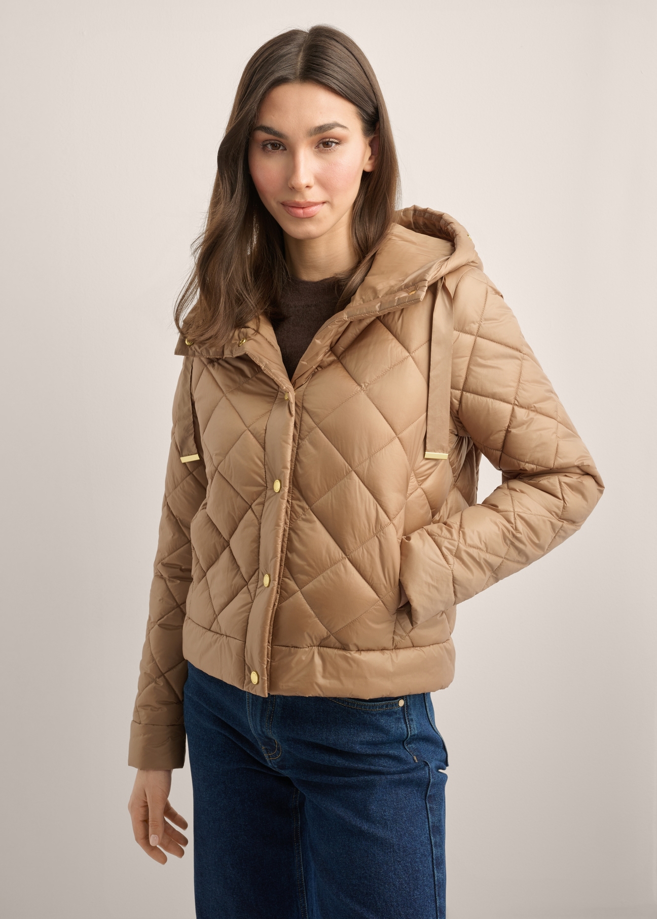 Women's camel quilted jacket KURDT-0678-1D(Z26), front view of the product on the model. Half of the silhouette visible.