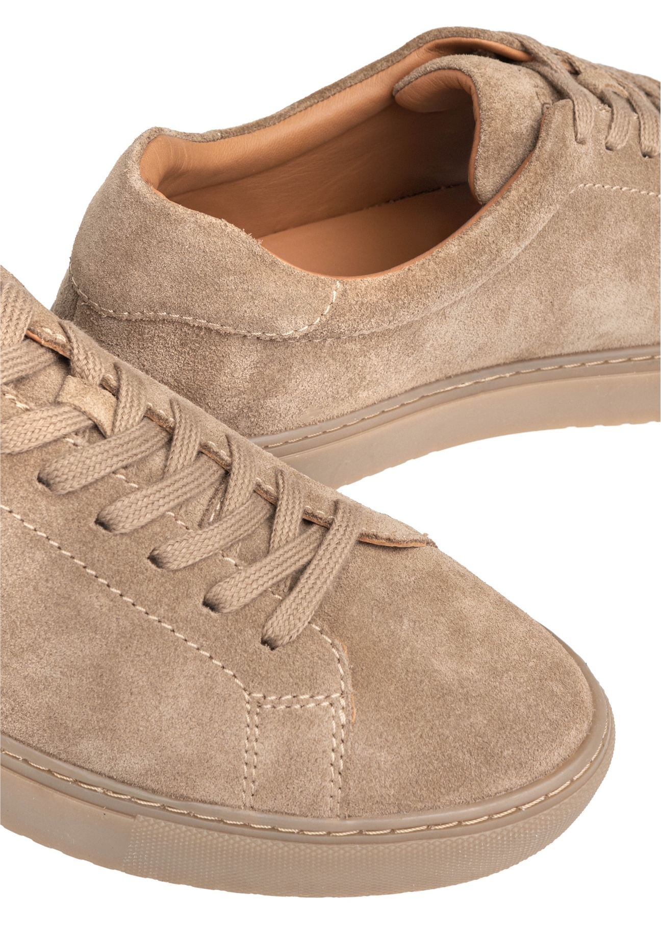 Men's leather shoes in cool beige color BUTYM-0503A-1K(W26), close-up of the product detail on a white background.