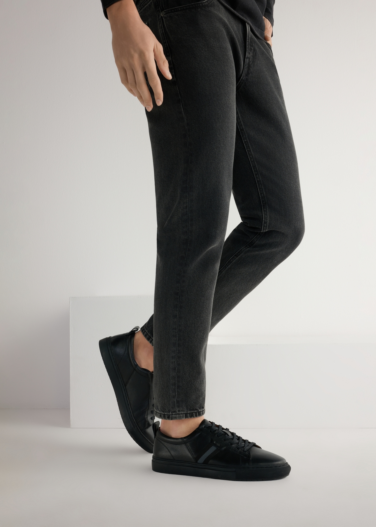 Black men's leather shoes BUTYM-0430A-99(W25), side view of the product on the model, half of the silhouette visible.