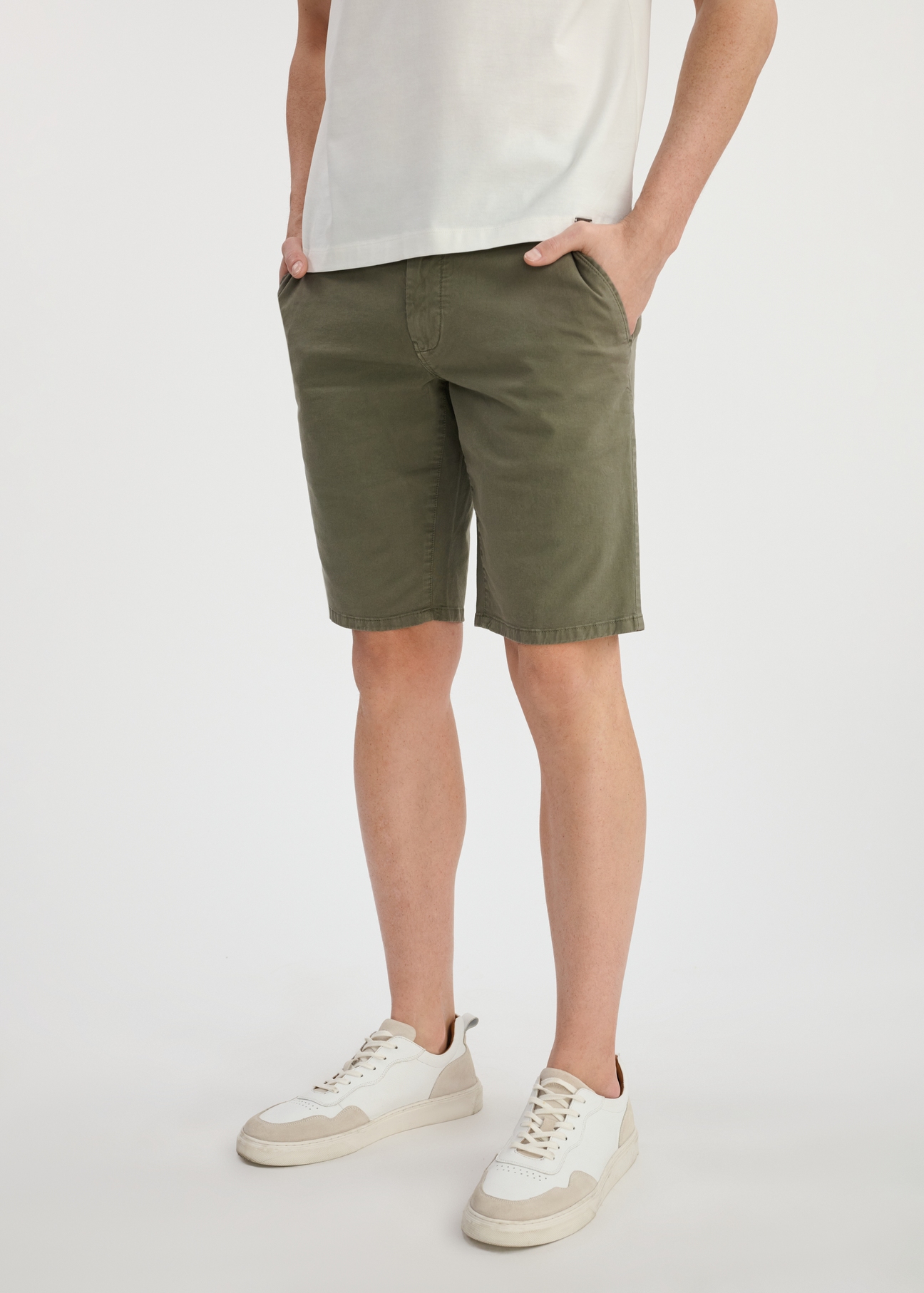 Dark green men's shorts SZOMT-0029-54(W25) - front view on a model on a white background. Half of the silhouette visible.