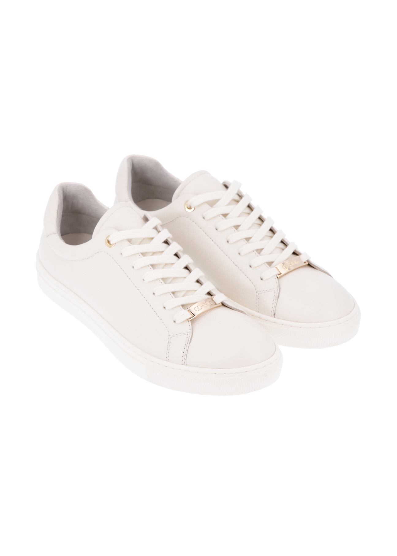 Cream leather women's sneakers BUTYD-1068-0B(Z26). Beveled view of the product, on a white background.