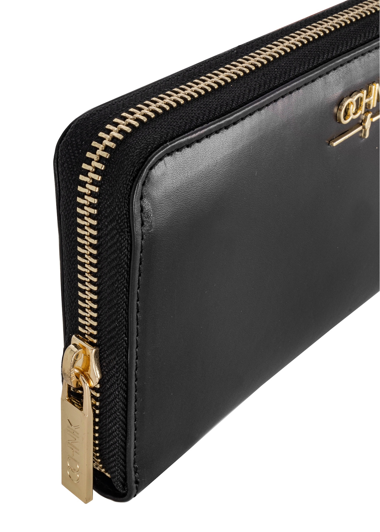 Black leather wallet PORES-0907A-99(W24), close-up of the product detail on a white background.