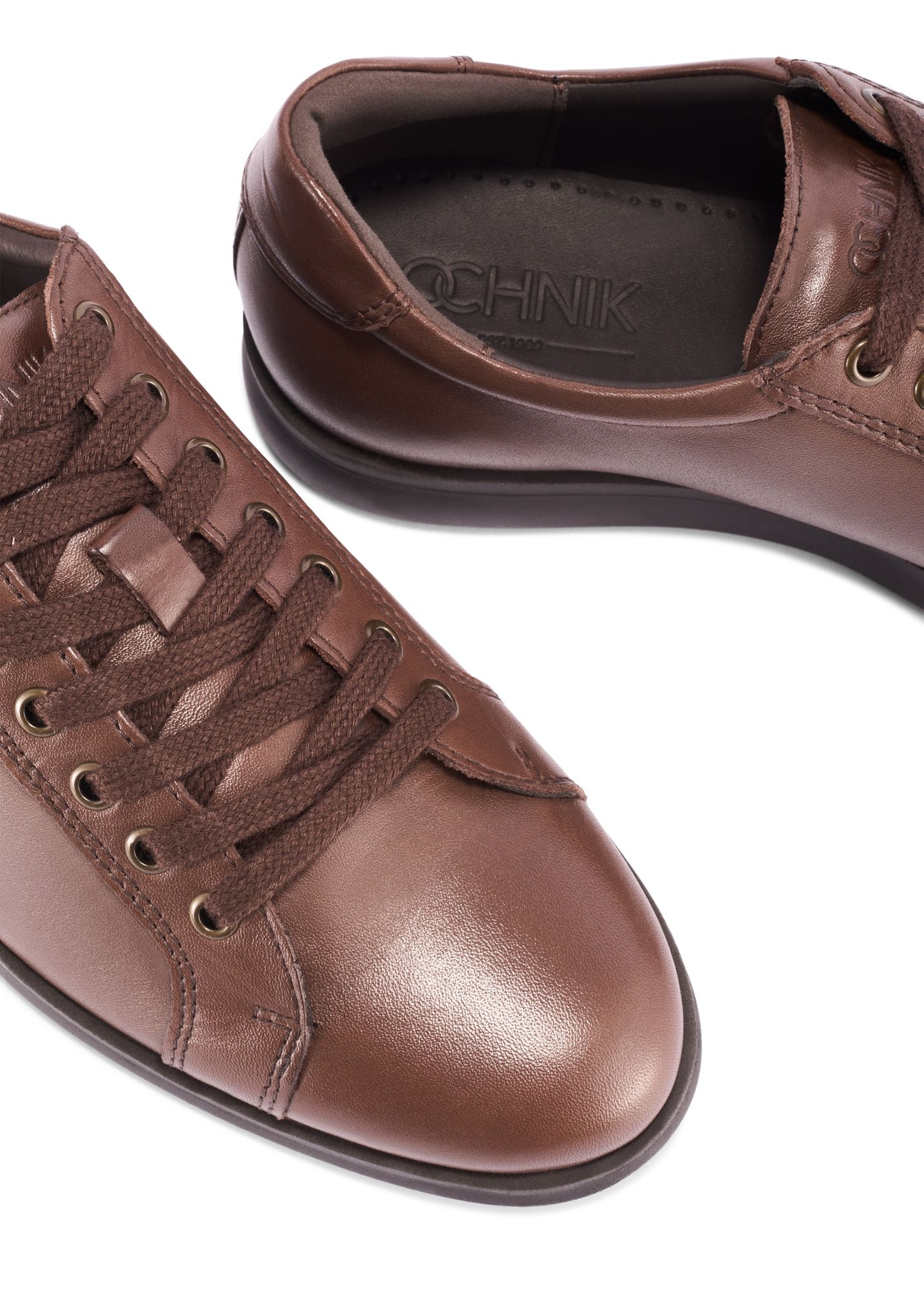 Brown men's leather shoes BUTYM-0513-89(Z25) - close-up of the product from above on a white background.