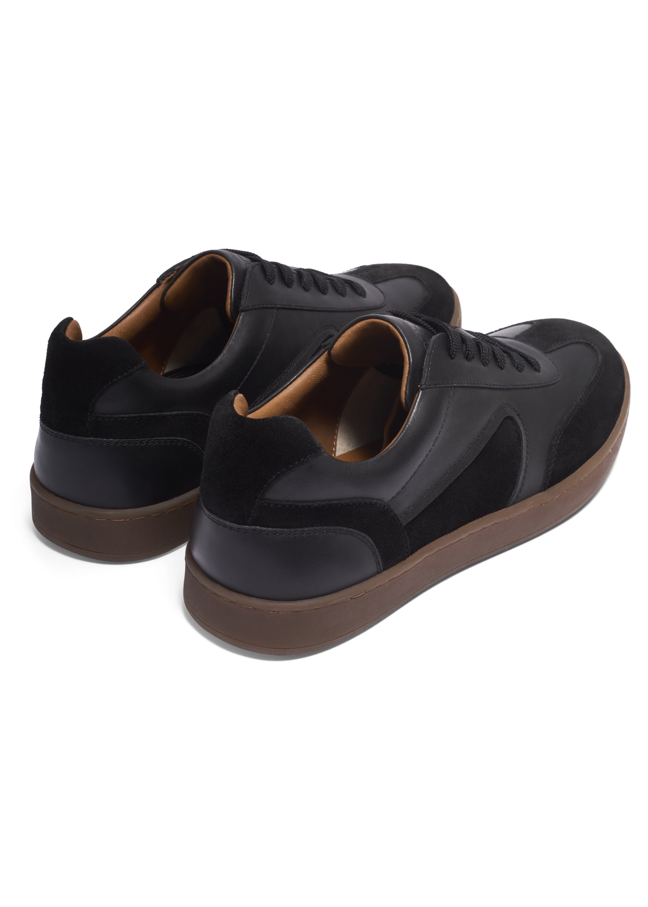 Black leather sports shoes BUTYM-0573-9J(Z26), product view from the back on a white background.
