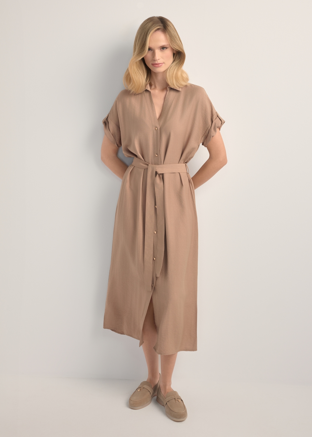 Camel long dress with short sleeves SUKDT-0180A-1D(W26), front view of the product on the model. Full body visible.