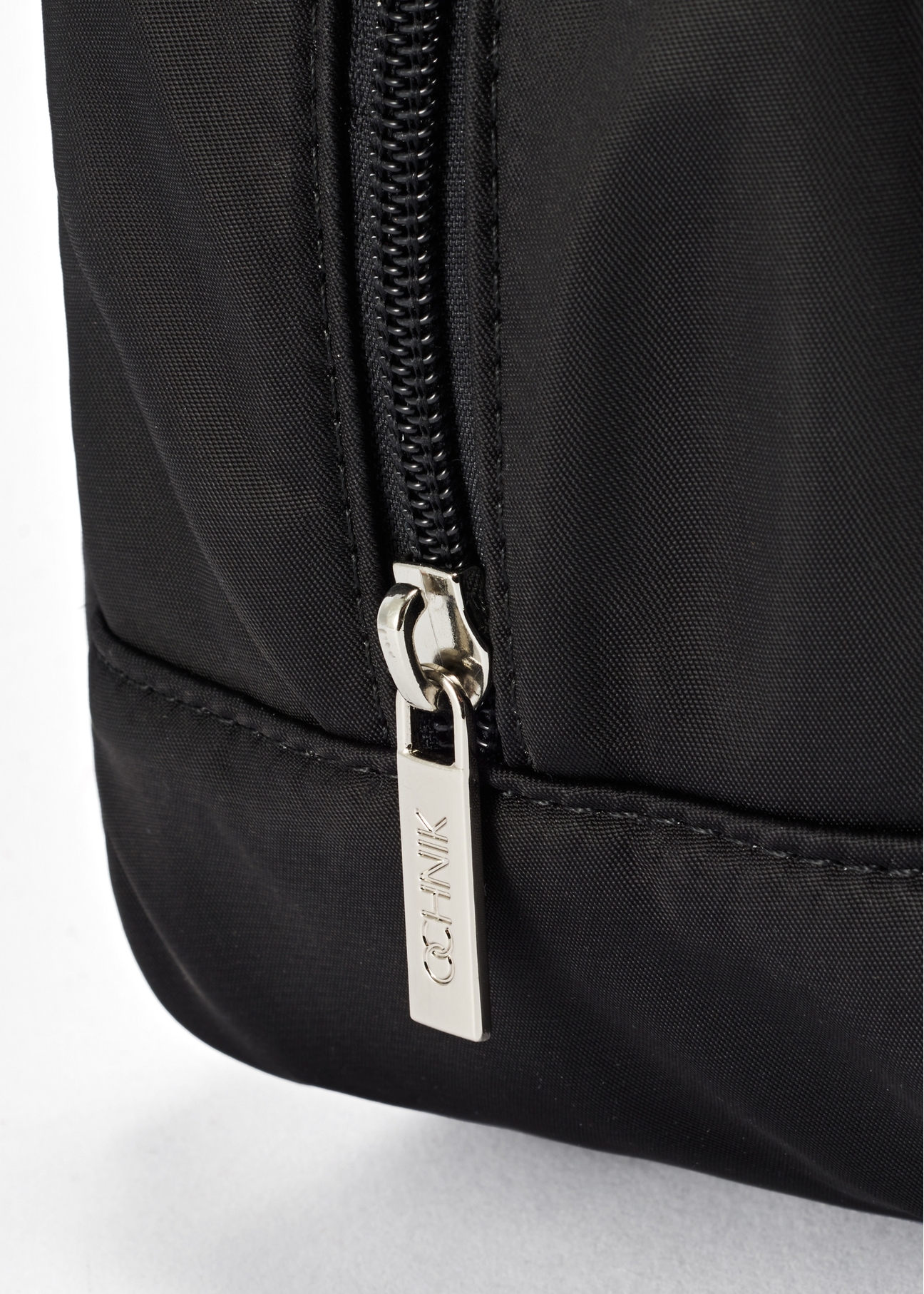 Black lunchbox bag TOREN-0328-99(Z25), close-up of product detail, view on white background.