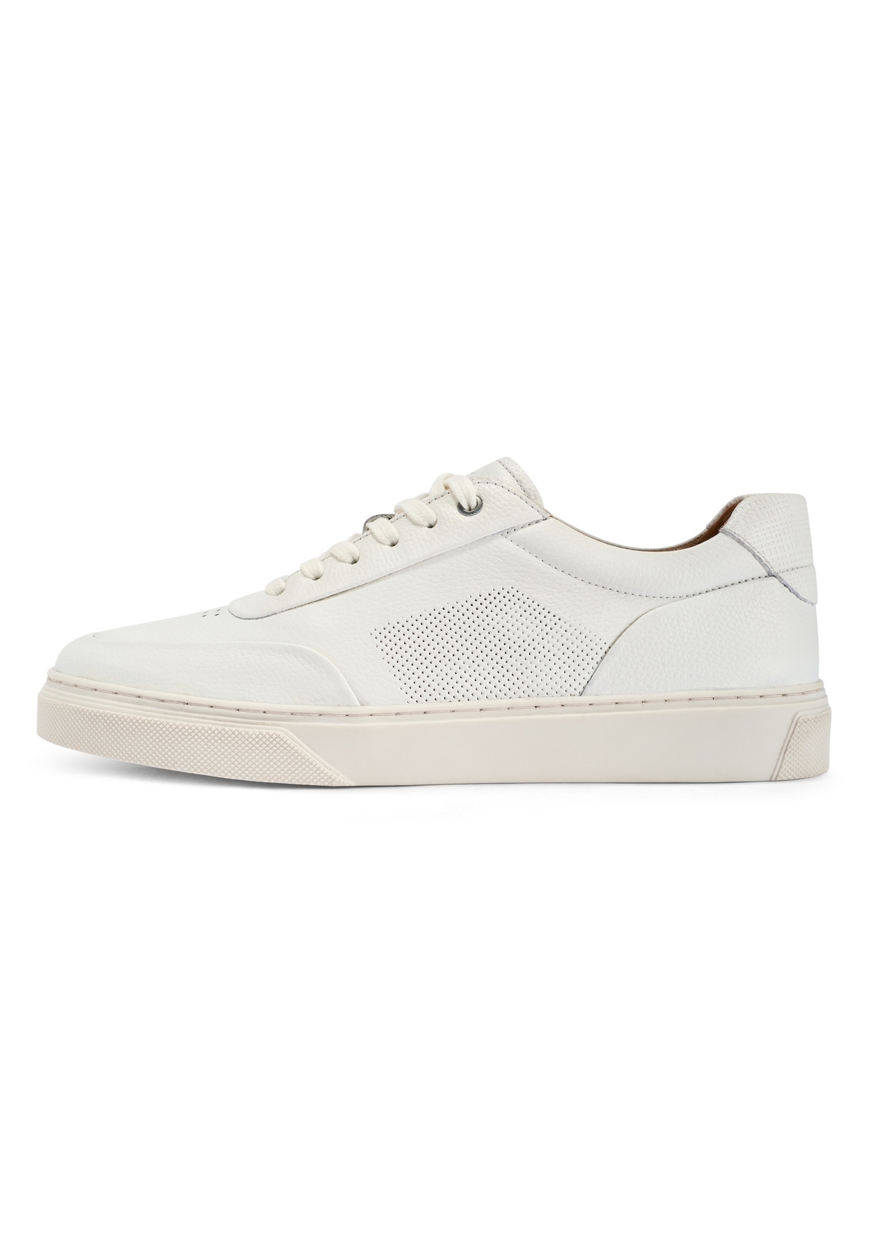 Men's white leather sneakers BUTYM-0484-0B(W26), side view of the product on a white background.-02