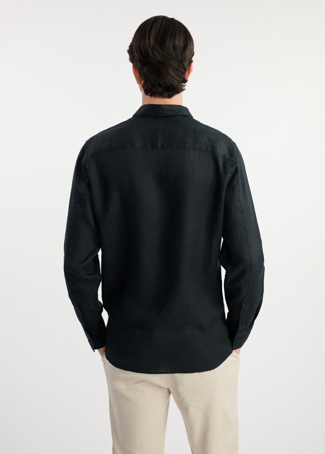 Black linen men's shirt KOSMT-0321-99(W25) - product view from the back on the model on a white background. Half of the silhouette visible.